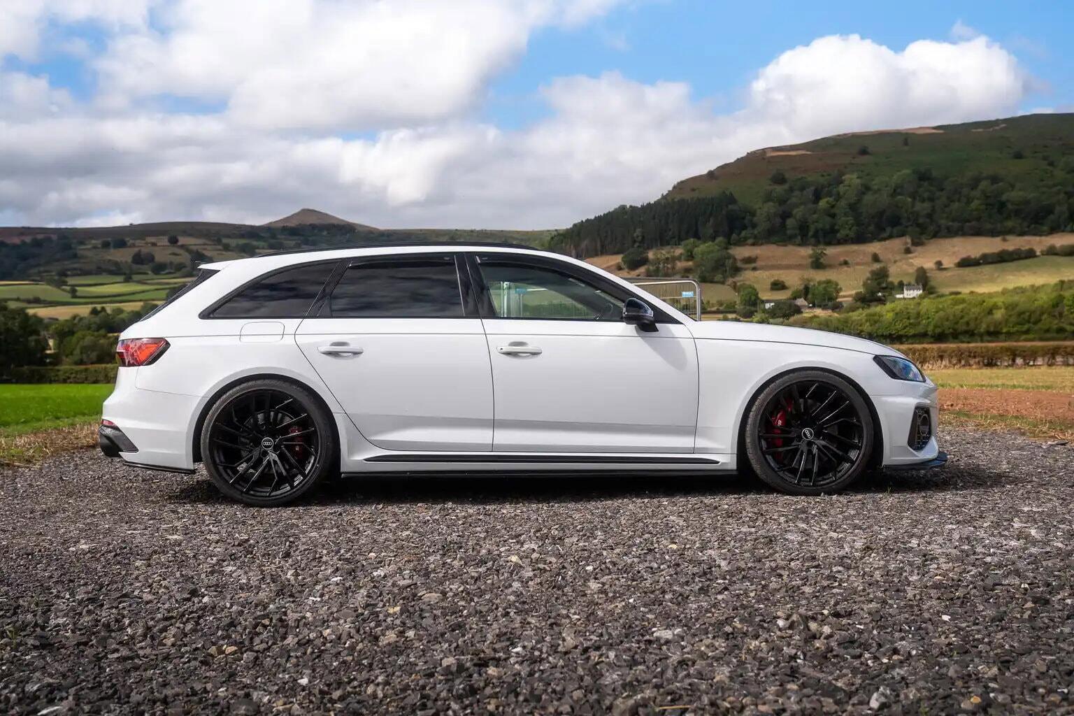Audi RS4 Avant view 8