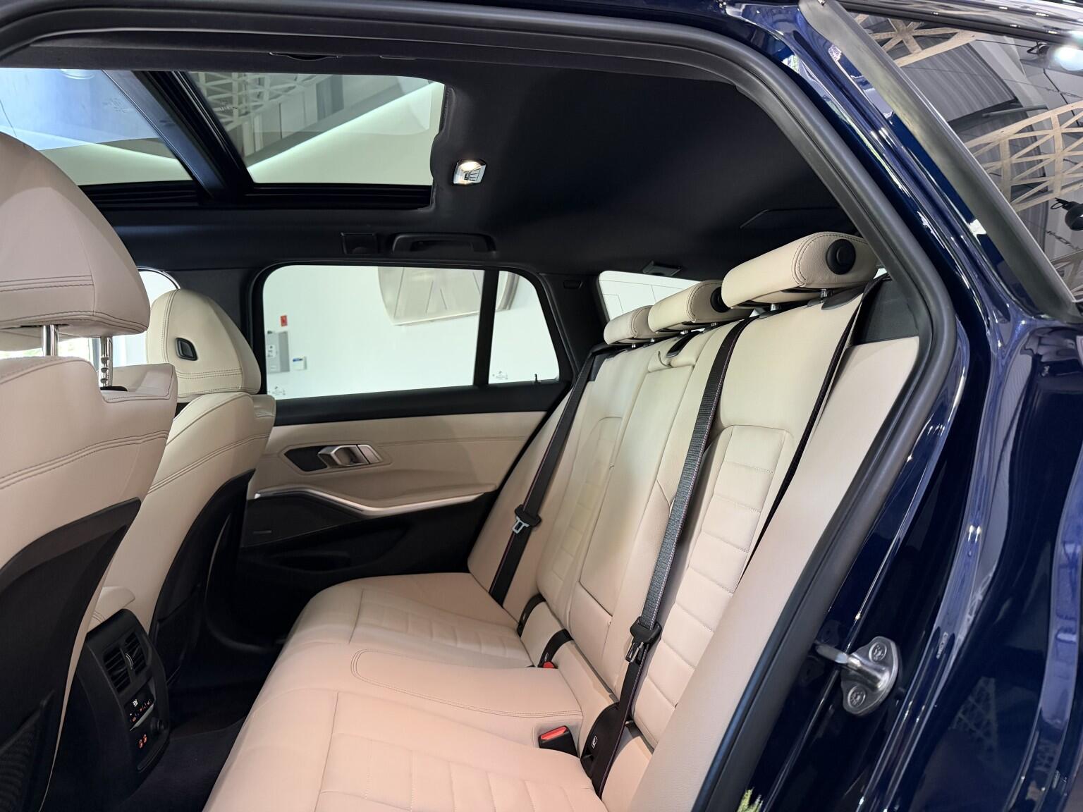 BMW 3 Series view 33