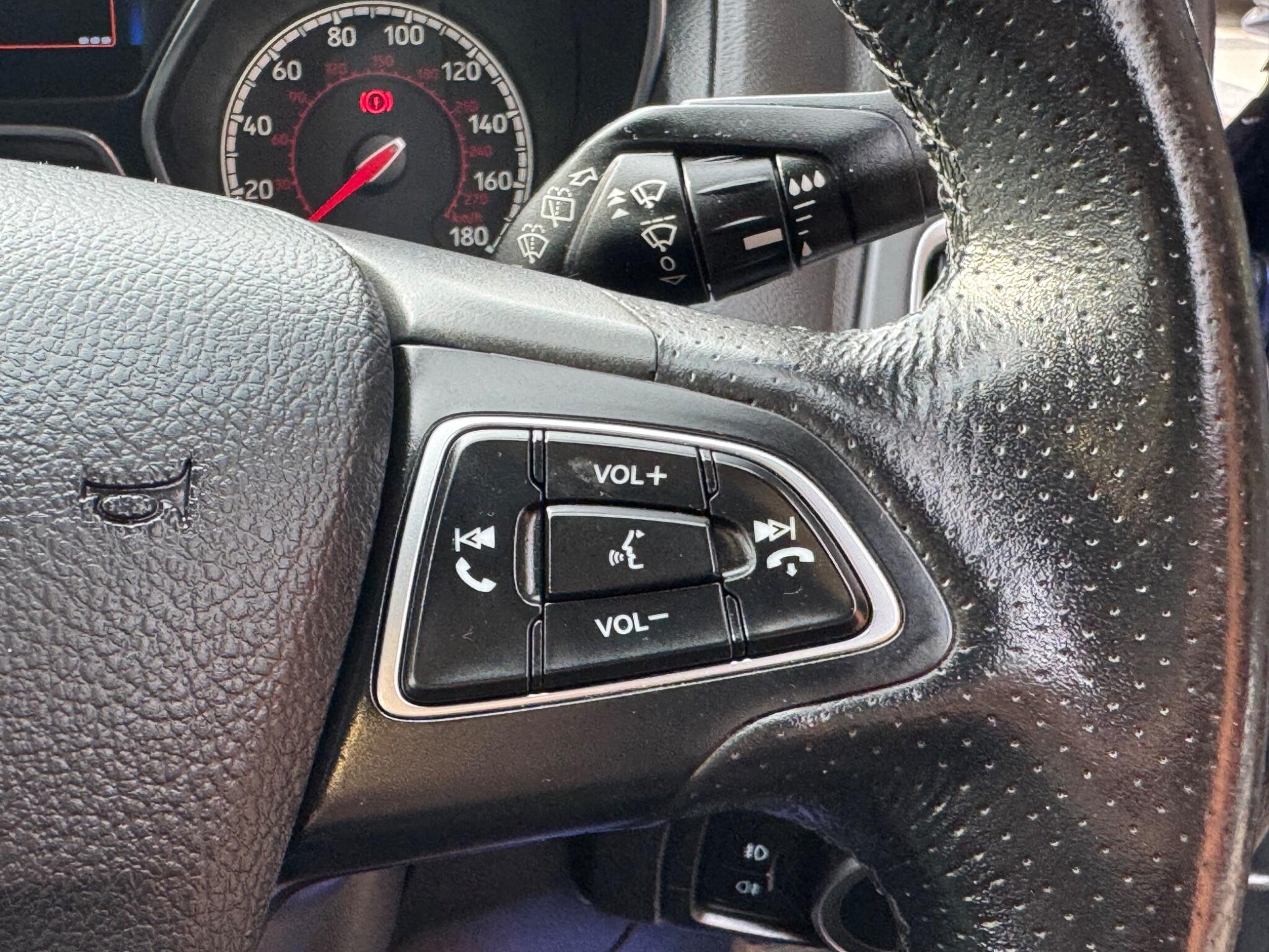 Ford Focus view 18