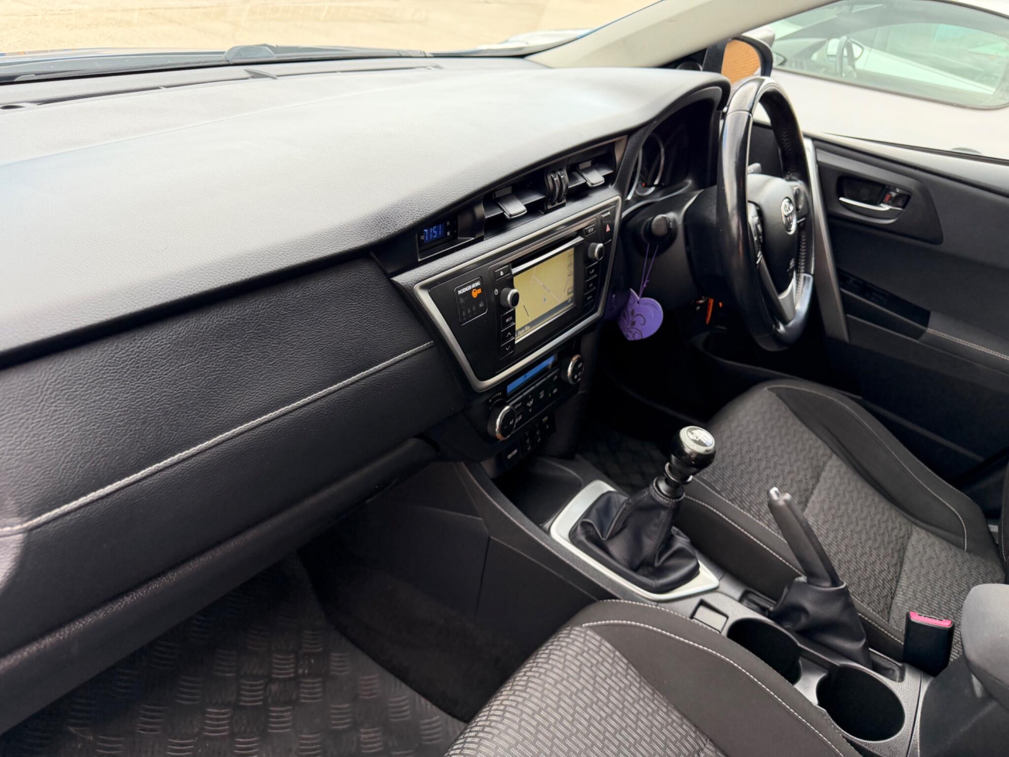 Toyota Auris view 53