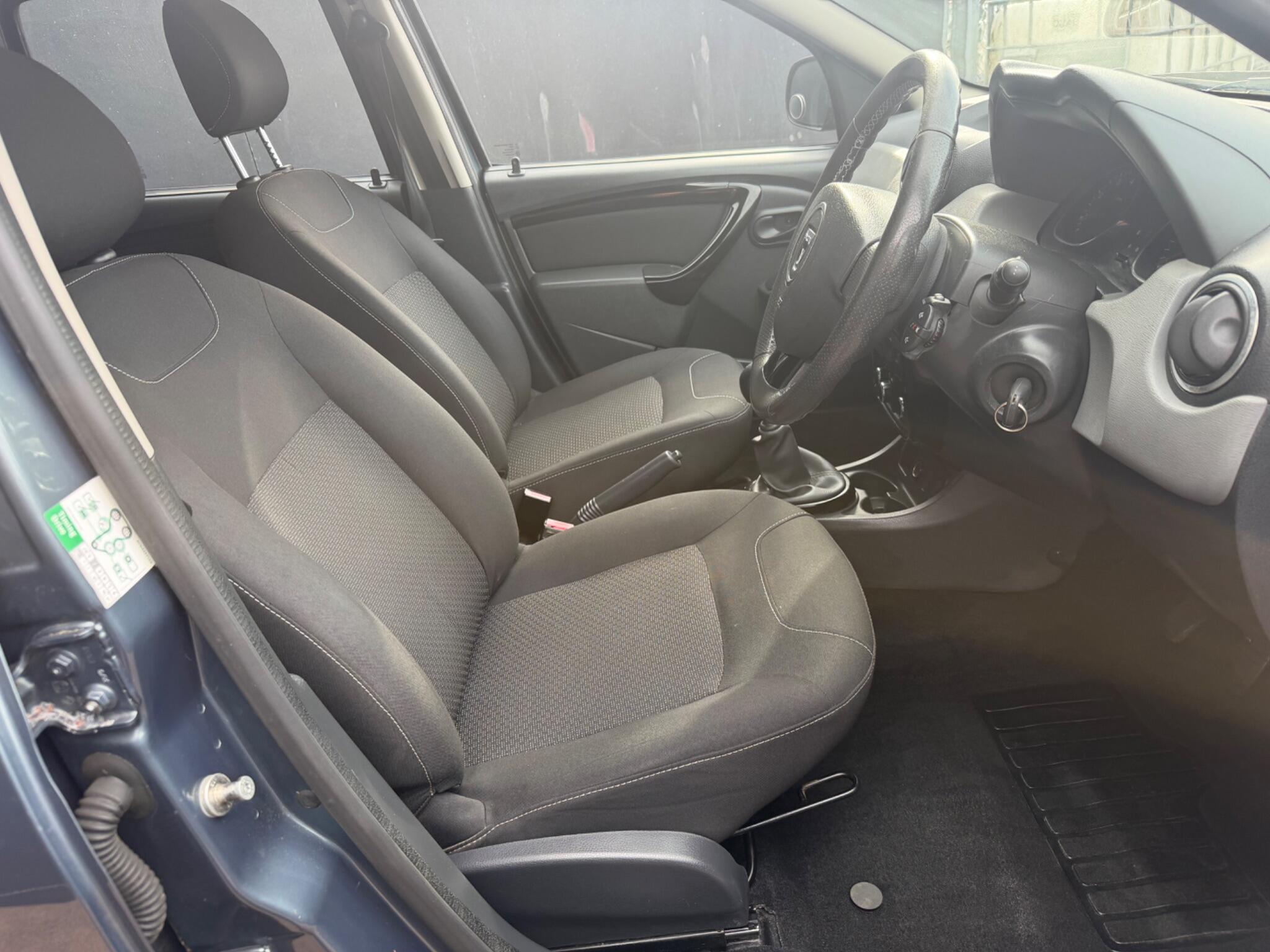 Dacia Duster view 6