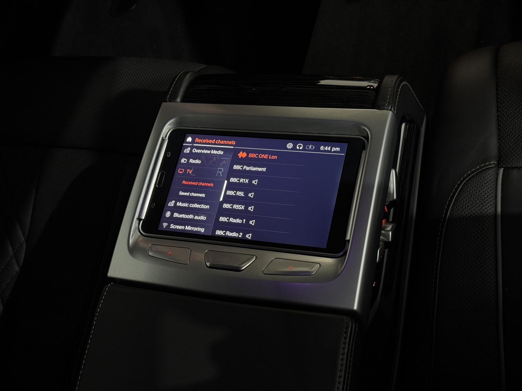 BMW 7 Series view 74