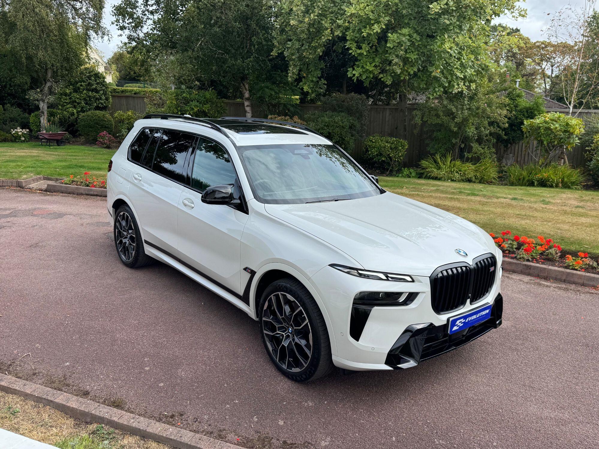 BMW X7 view 4
