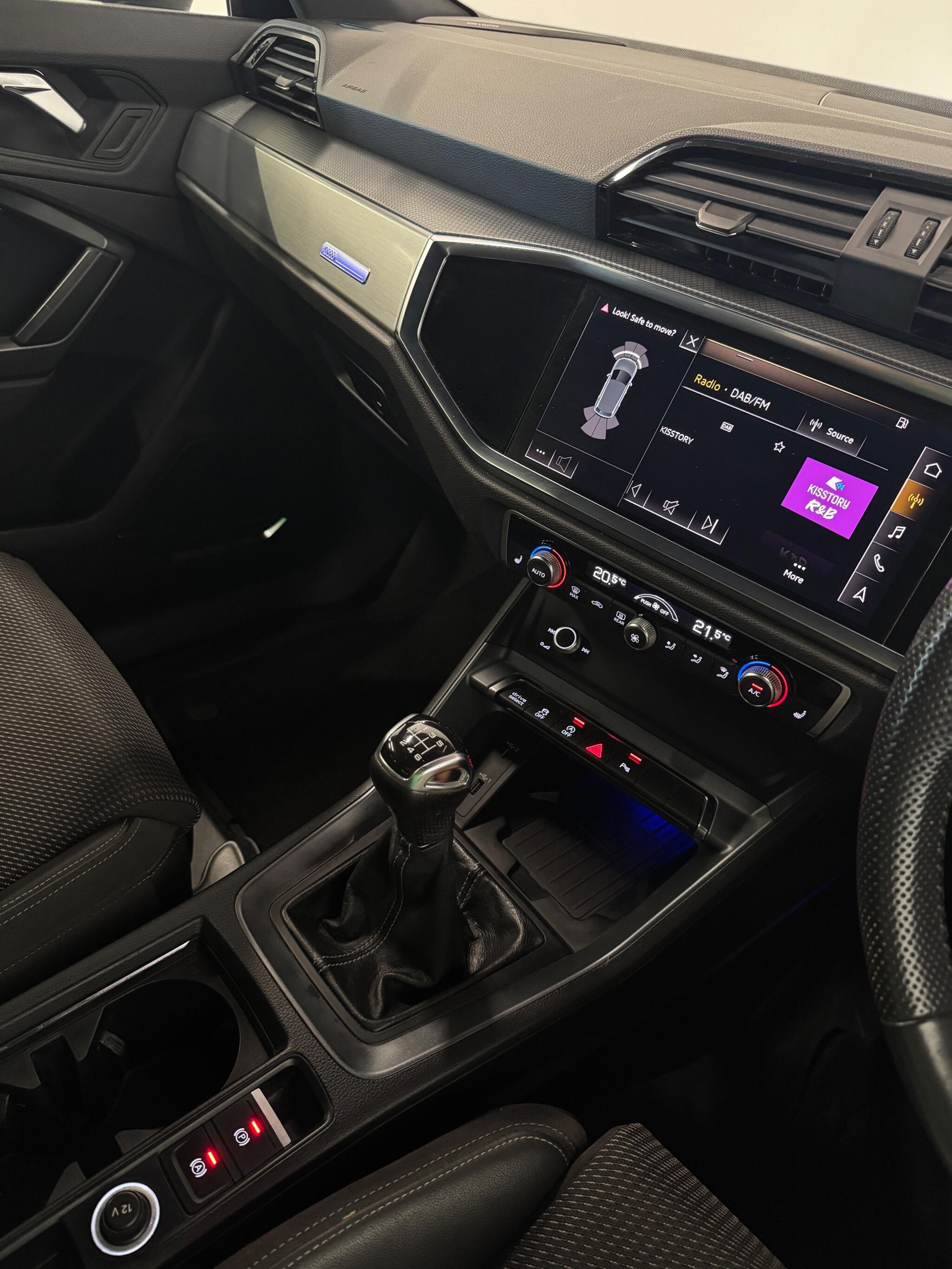 Audi Q3 view 16