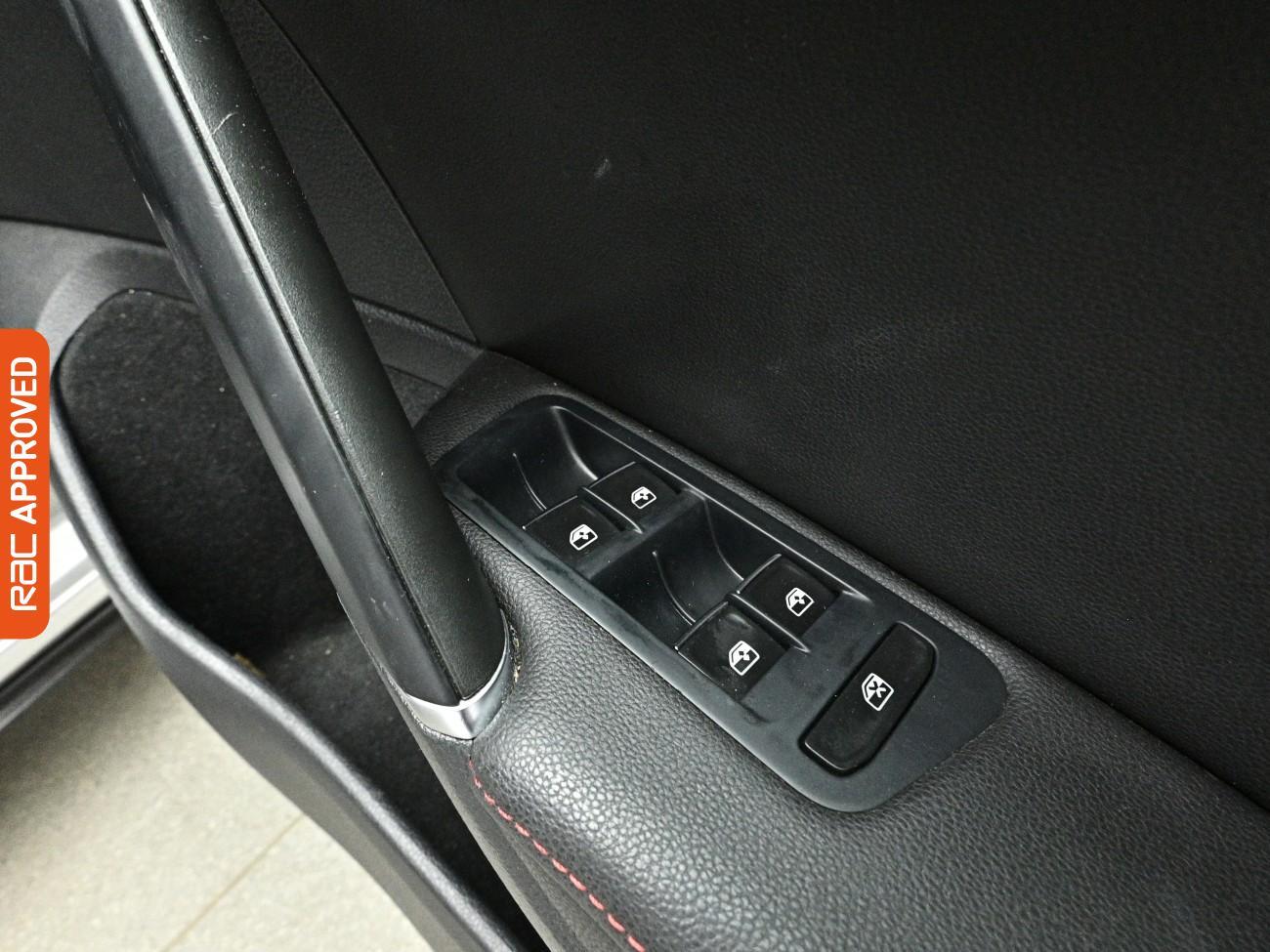 Volkswagen Golf view 24