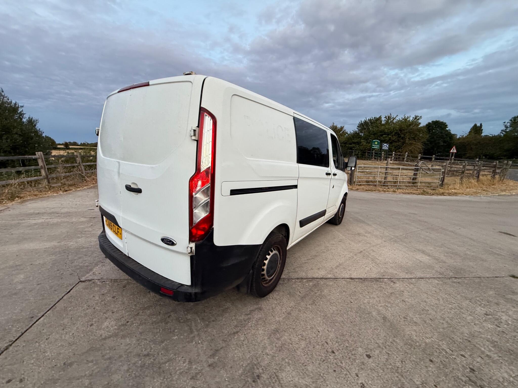 Ford Transit Custom 2.0 320 EcoBlue L1 H1 Euro 6 5dr — photo 21 of 82