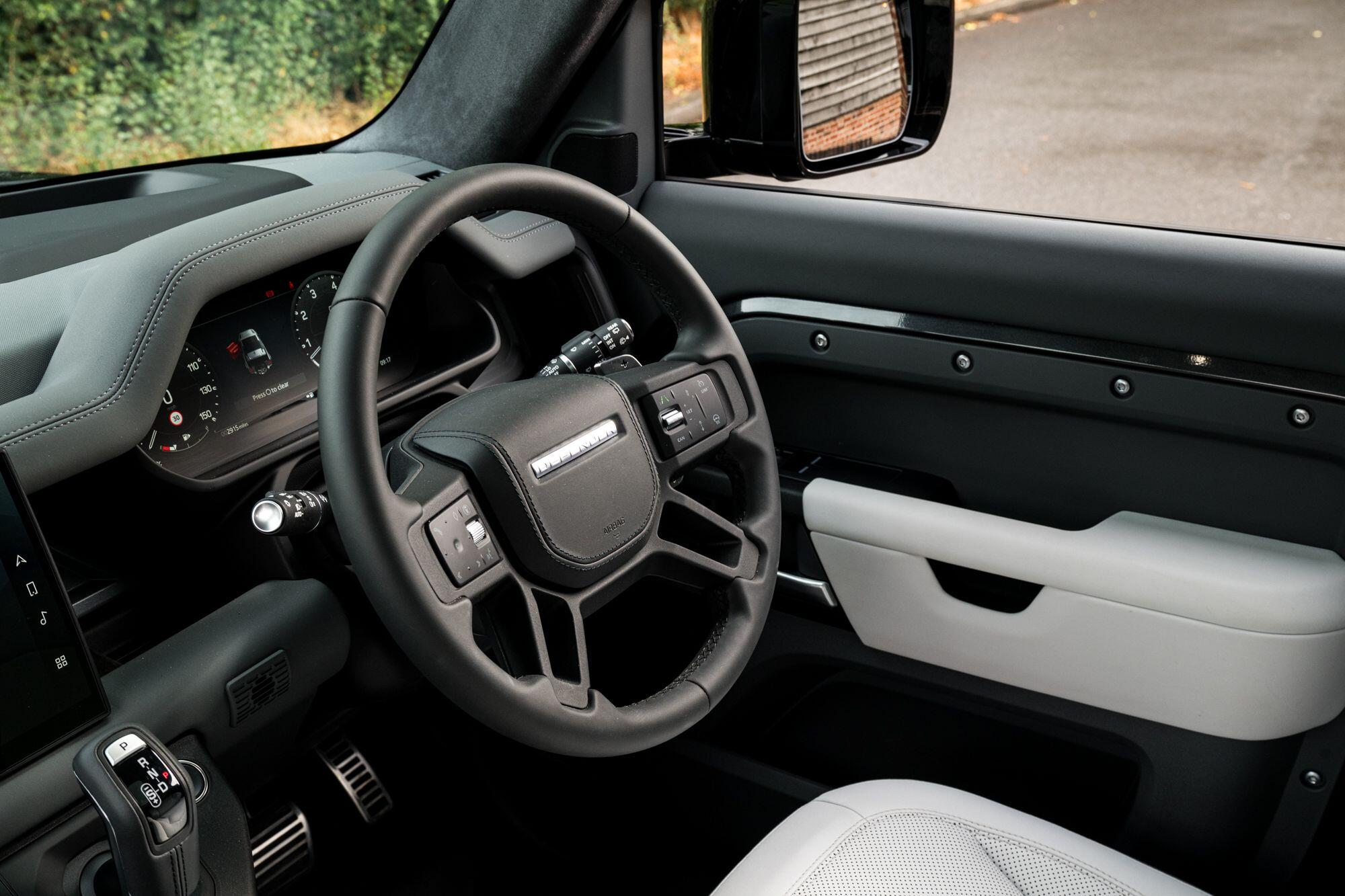 Land Rover Defender 90 view 45