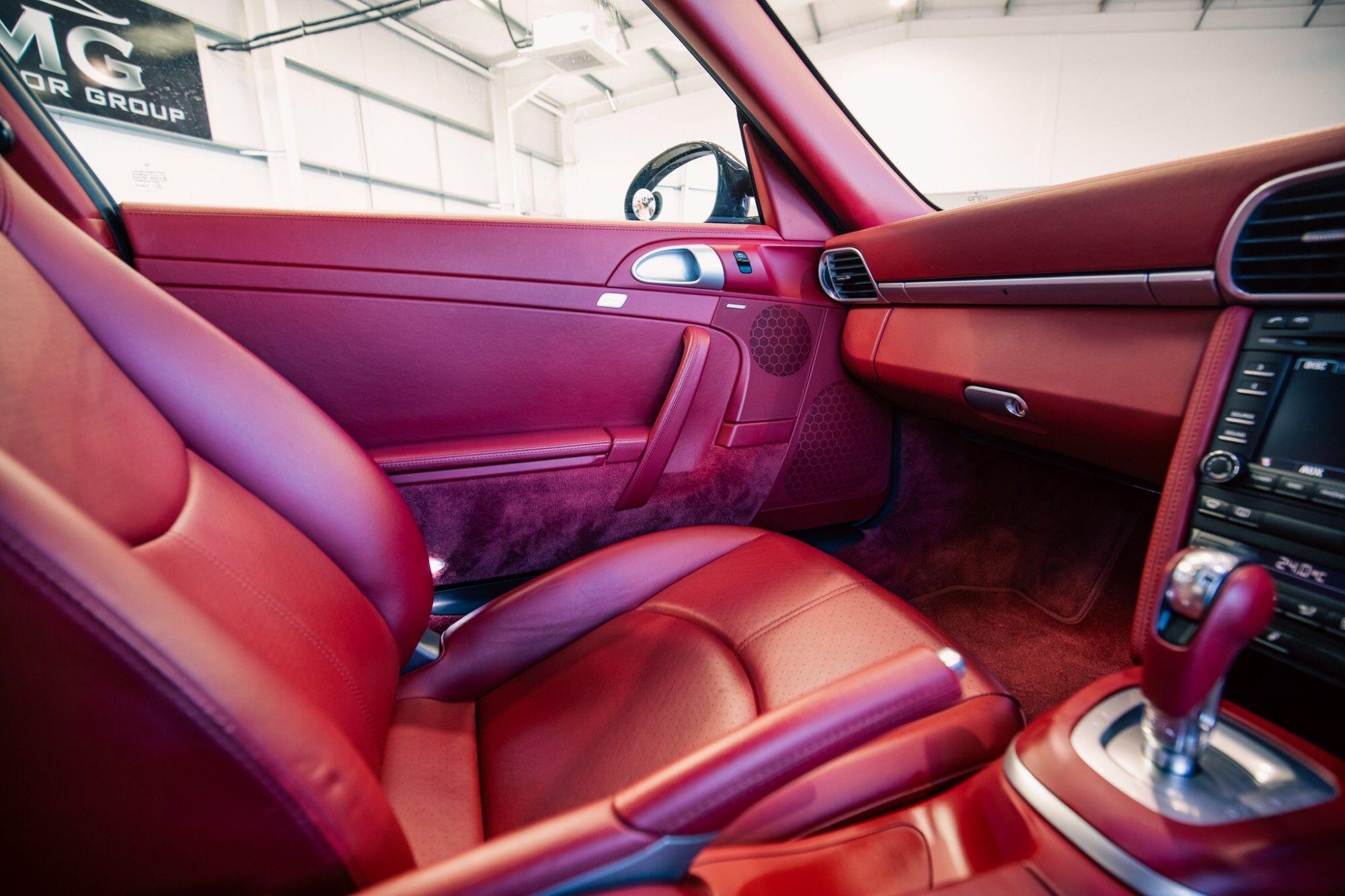 Porsche 911 view 27