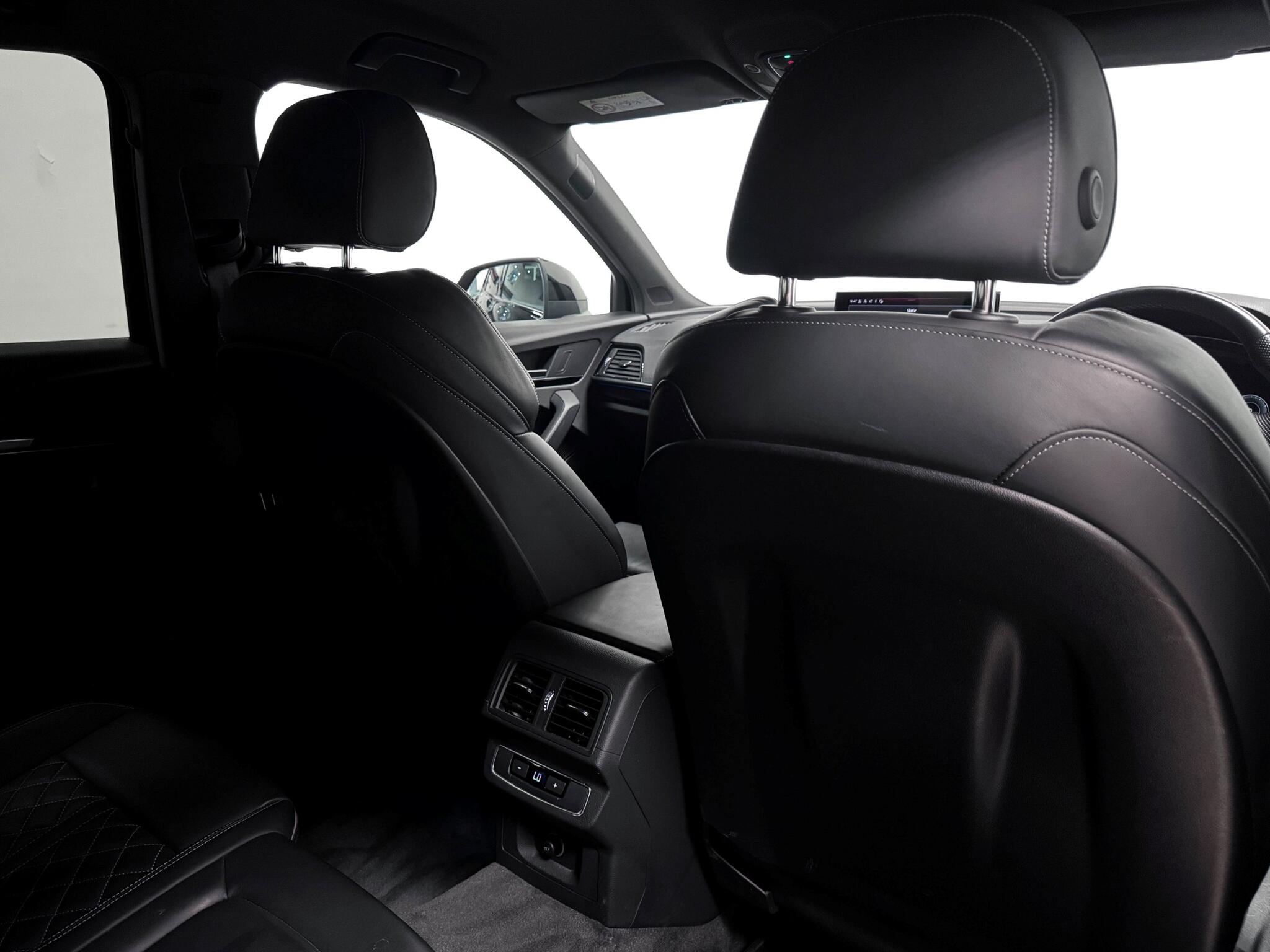 Audi Q5 view 11