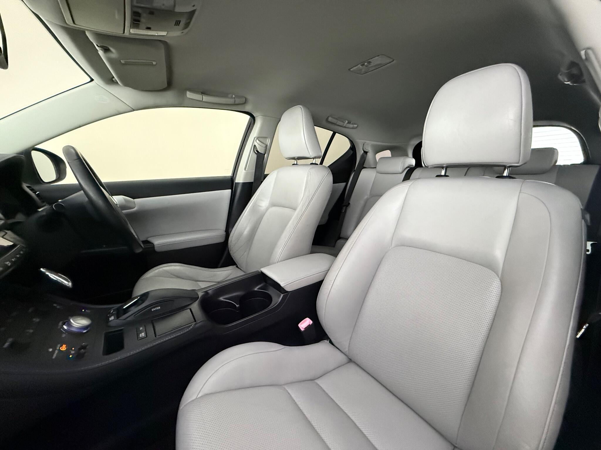 Lexus CT view 27