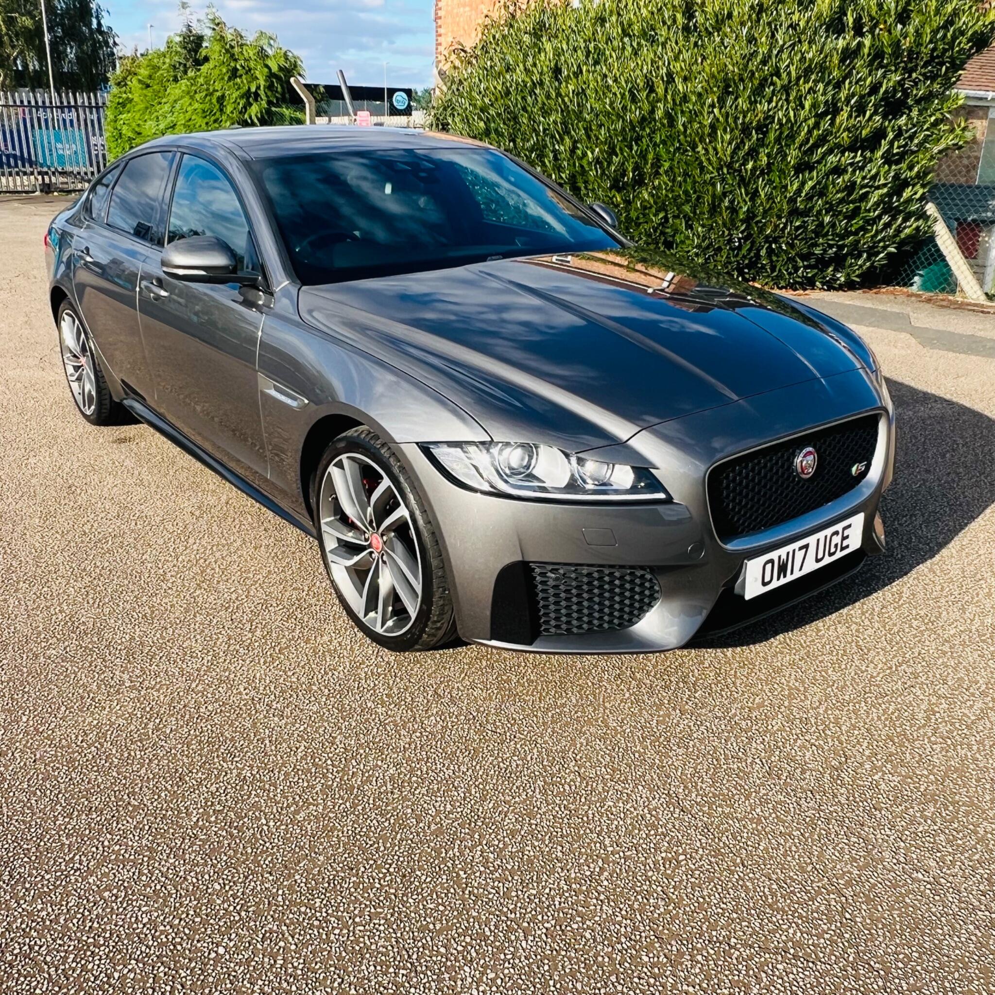 Jaguar XF view 40
