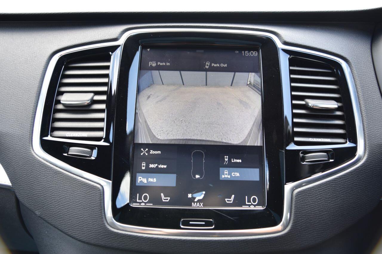 Volvo XC90 view 40