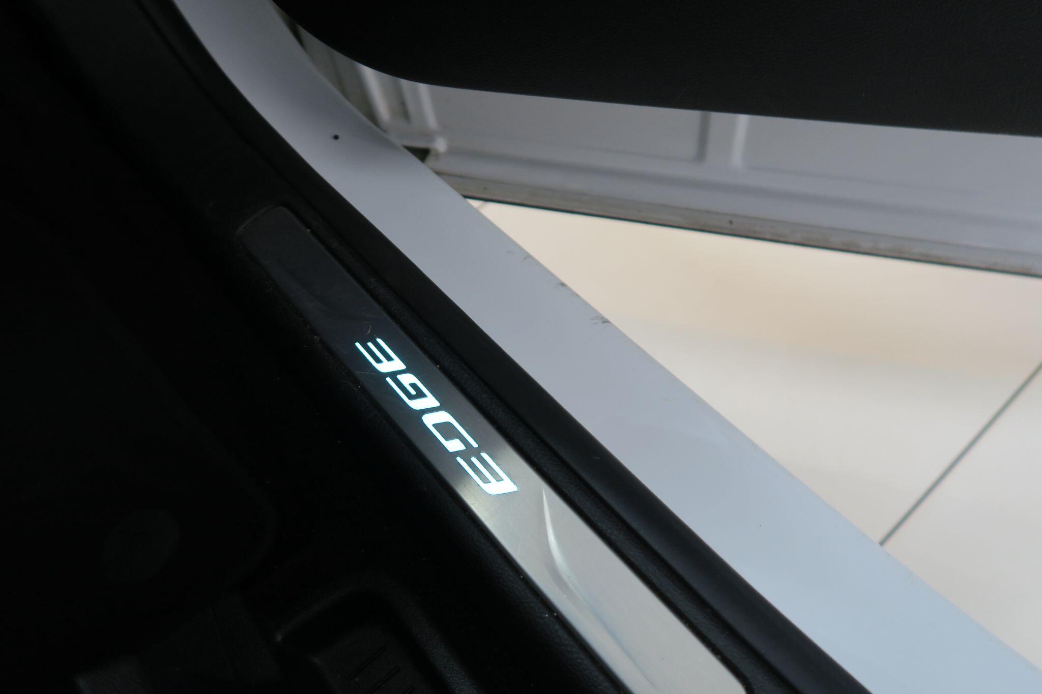 Ford Edge view 18