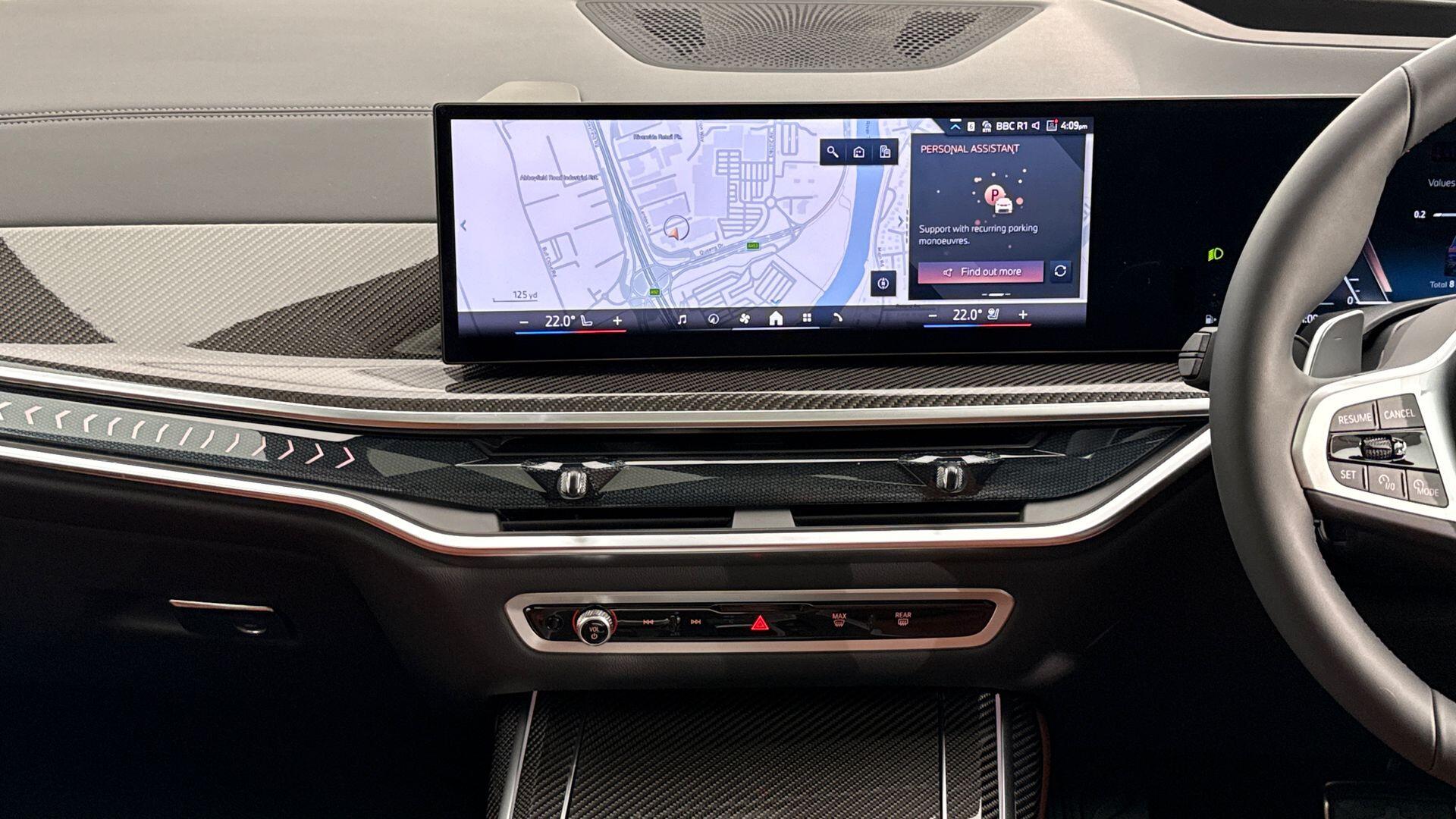 BMW X7 view 8
