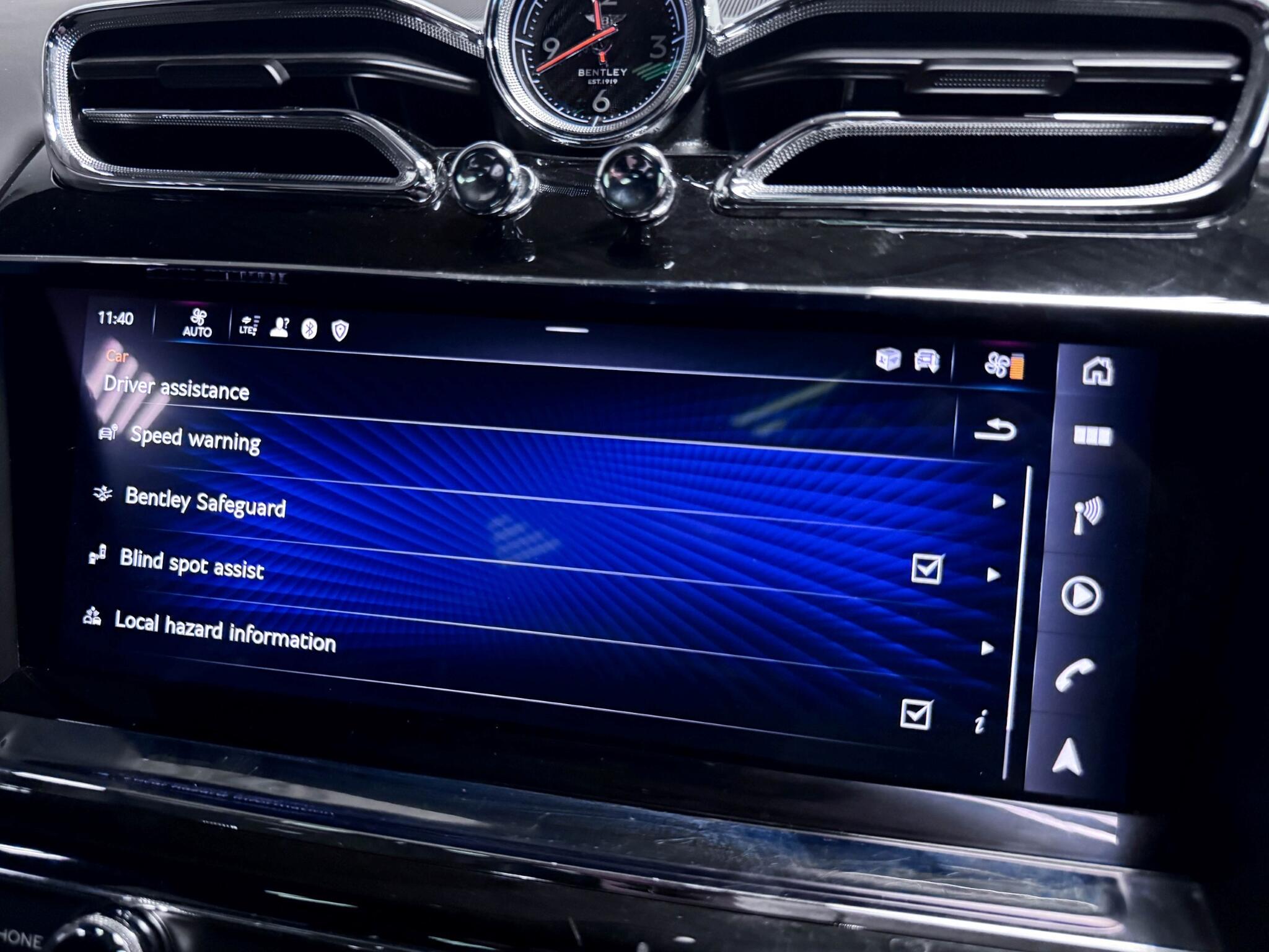 Bentley Bentayga view 71