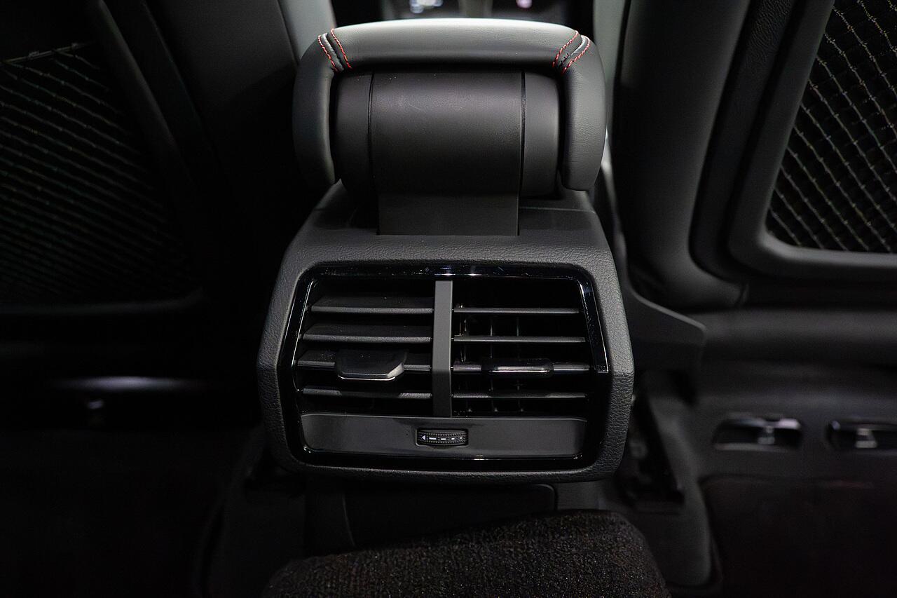 Audi RS Q3 view 36