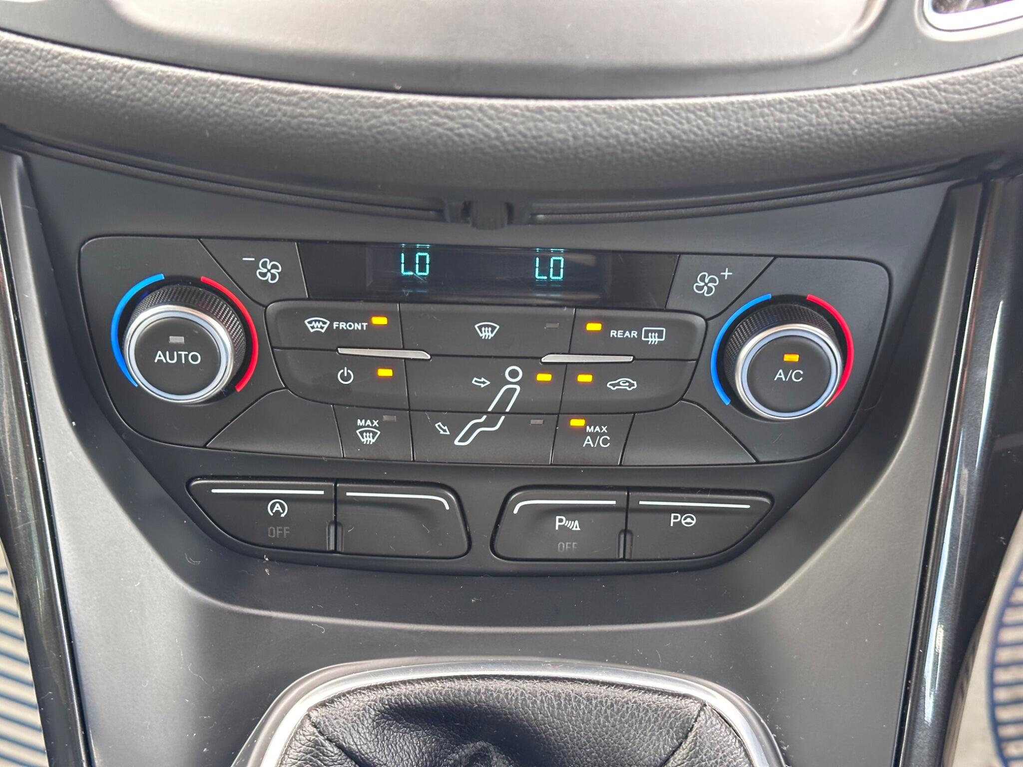 Ford Grand C-Max view 40