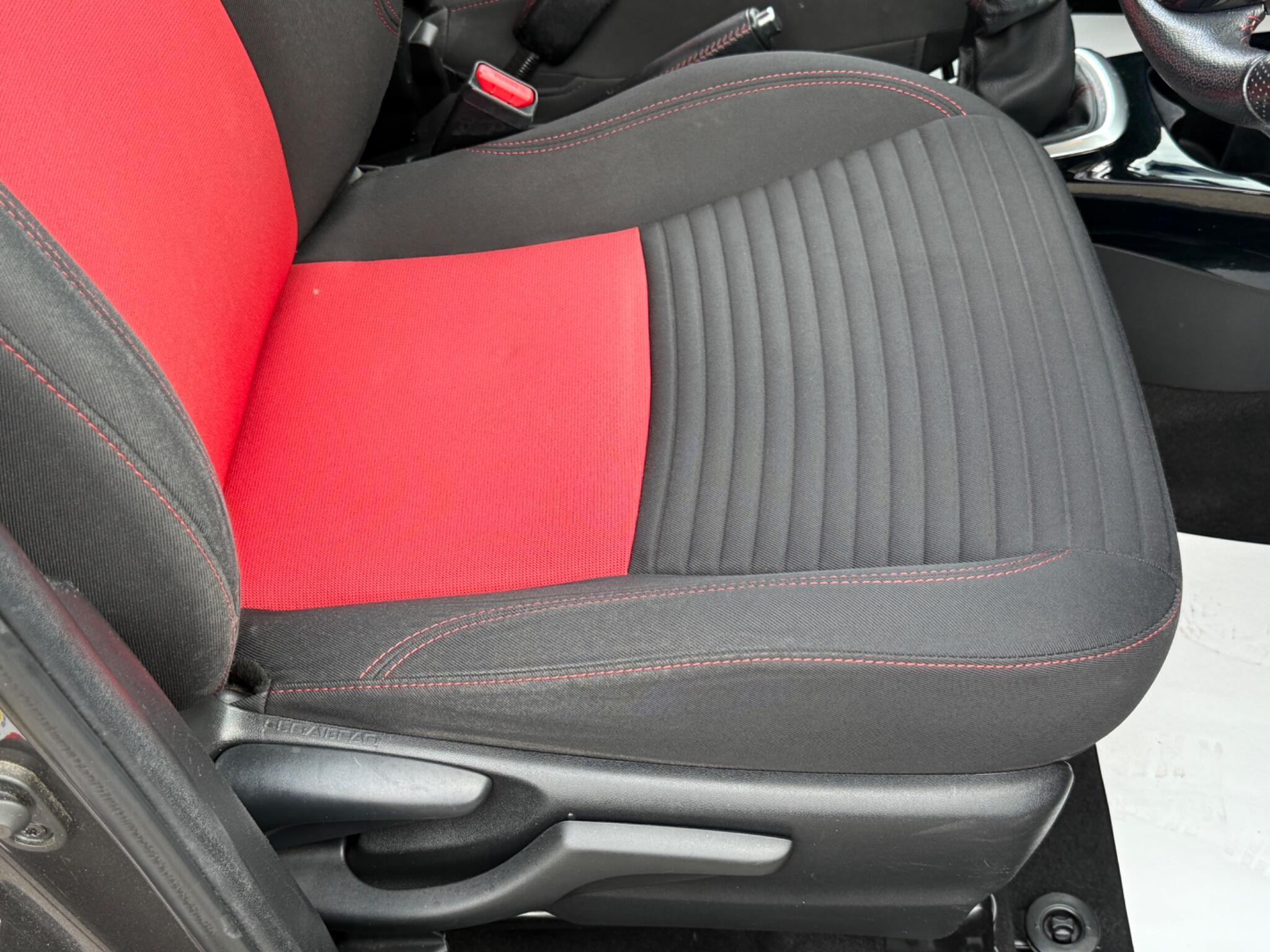 Toyota Yaris - Image 32