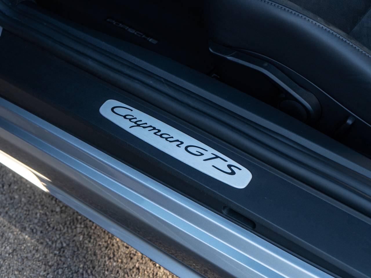 Porsche Cayman view 21