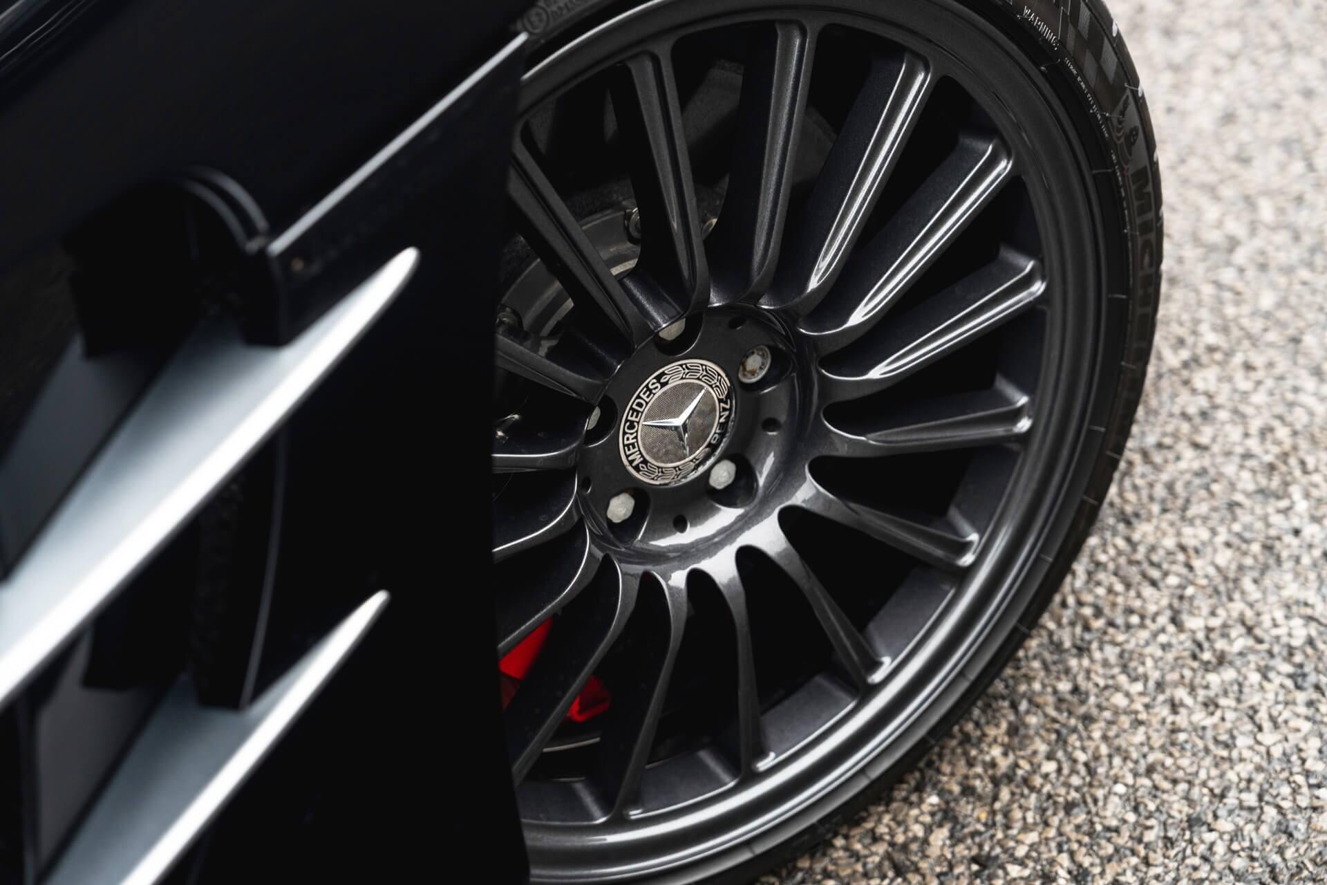 Mercedes-Benz SLR view 100