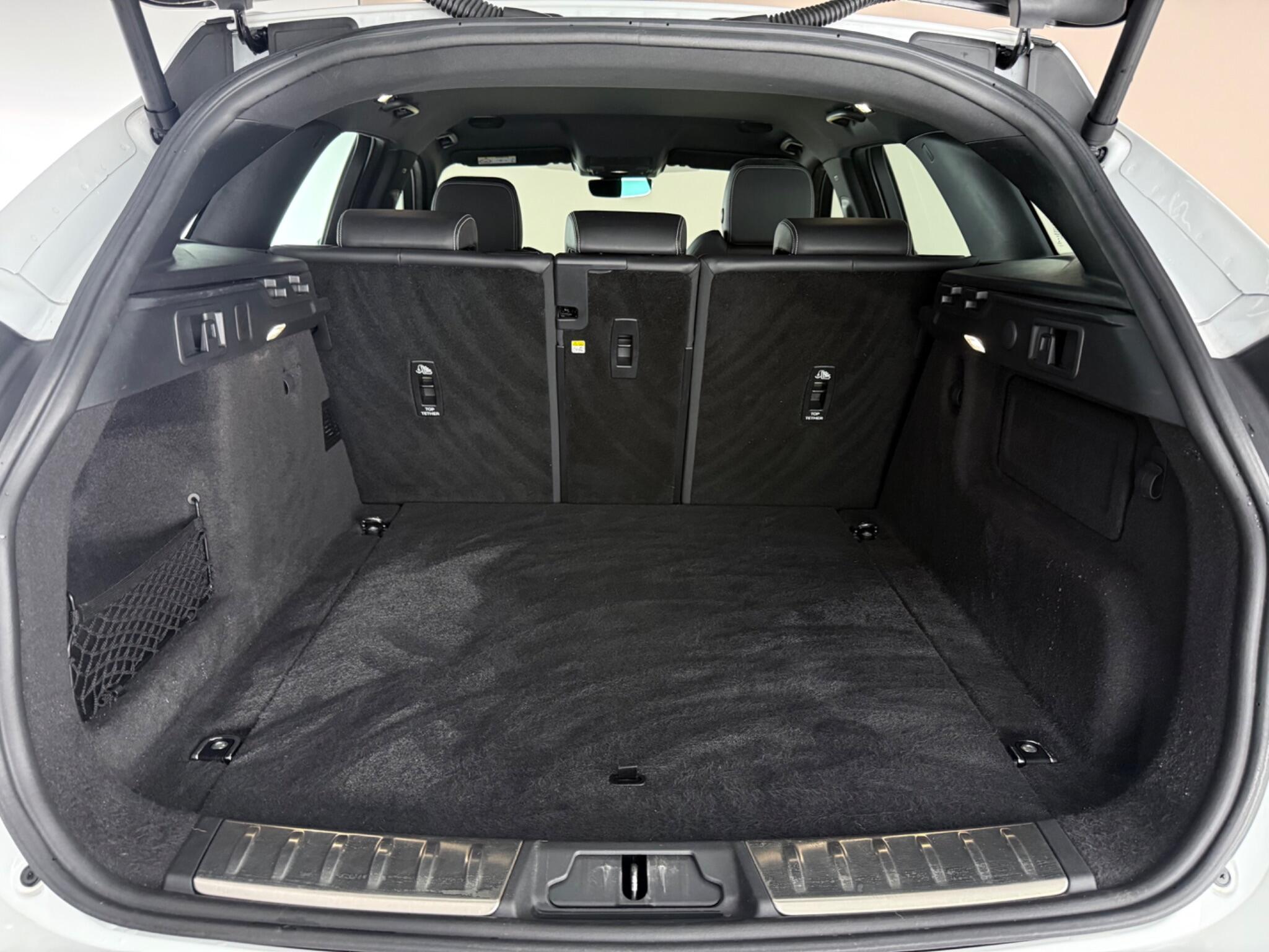Jaguar F-Pace view 10
