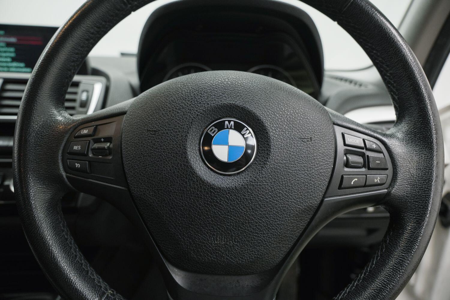 BMW 1 Series view 21