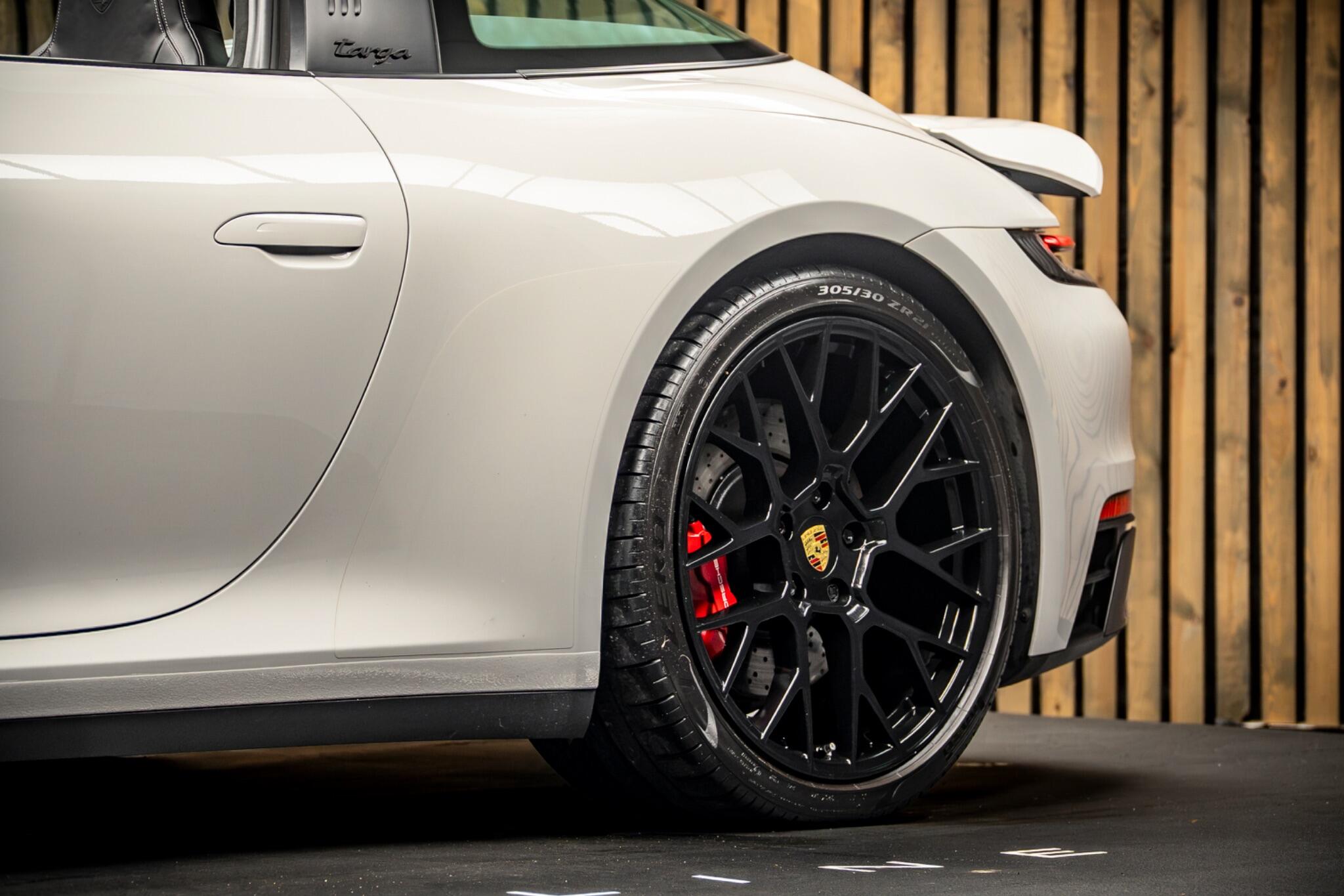 Porsche 911 view 17
