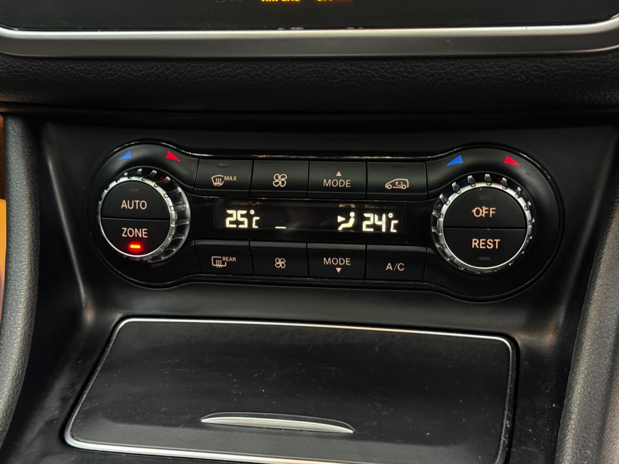 Mercedes-Benz GLA view 26