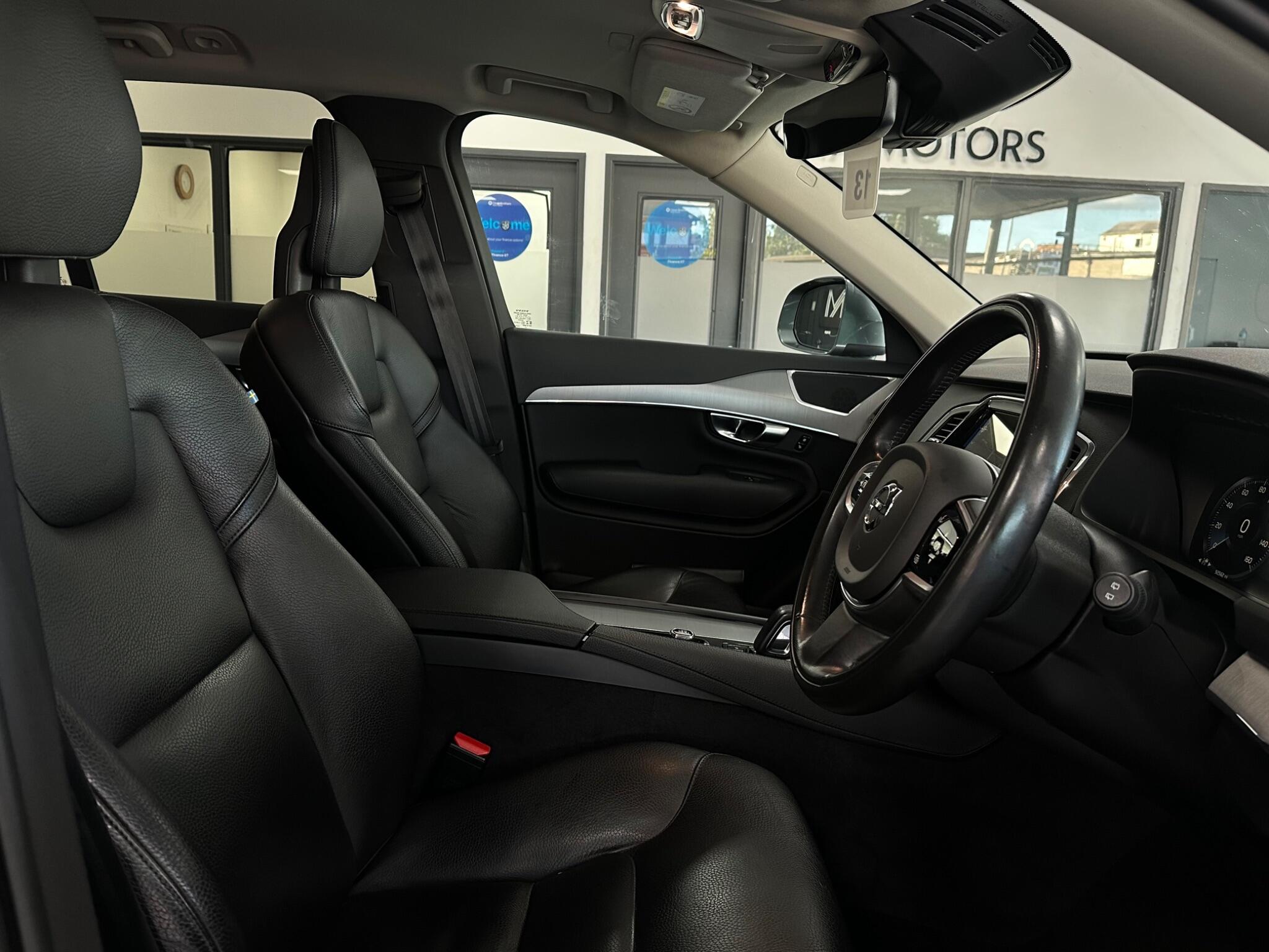 Volvo XC90 view 21