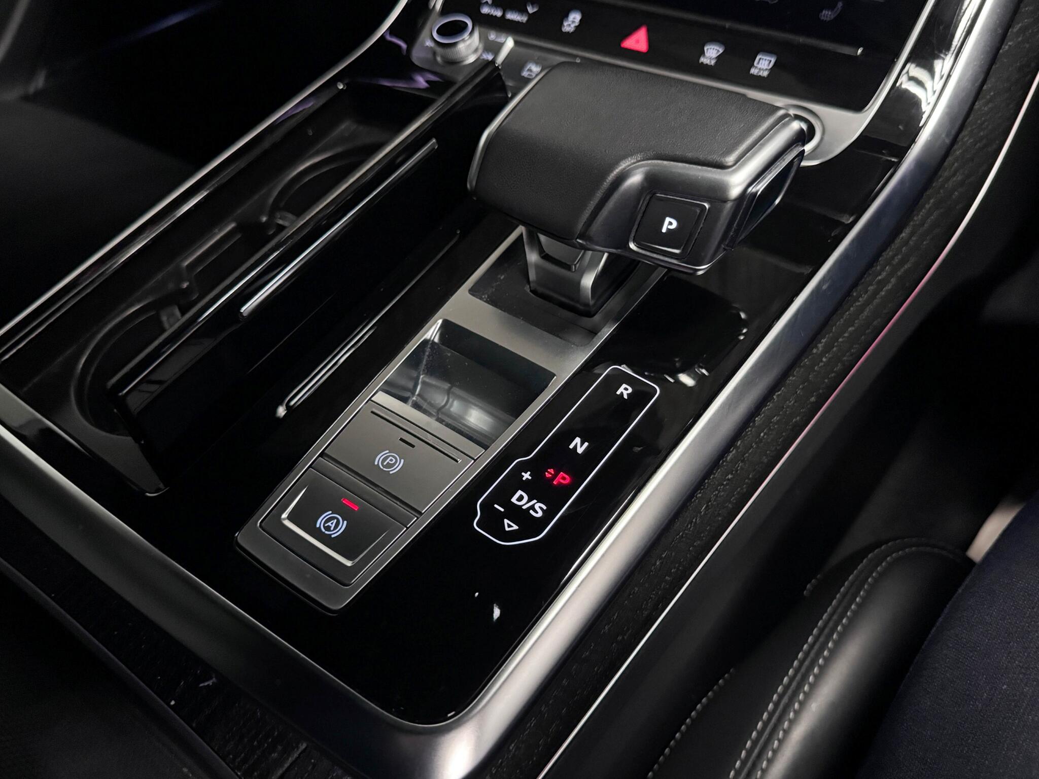 Audi Q8 view 37