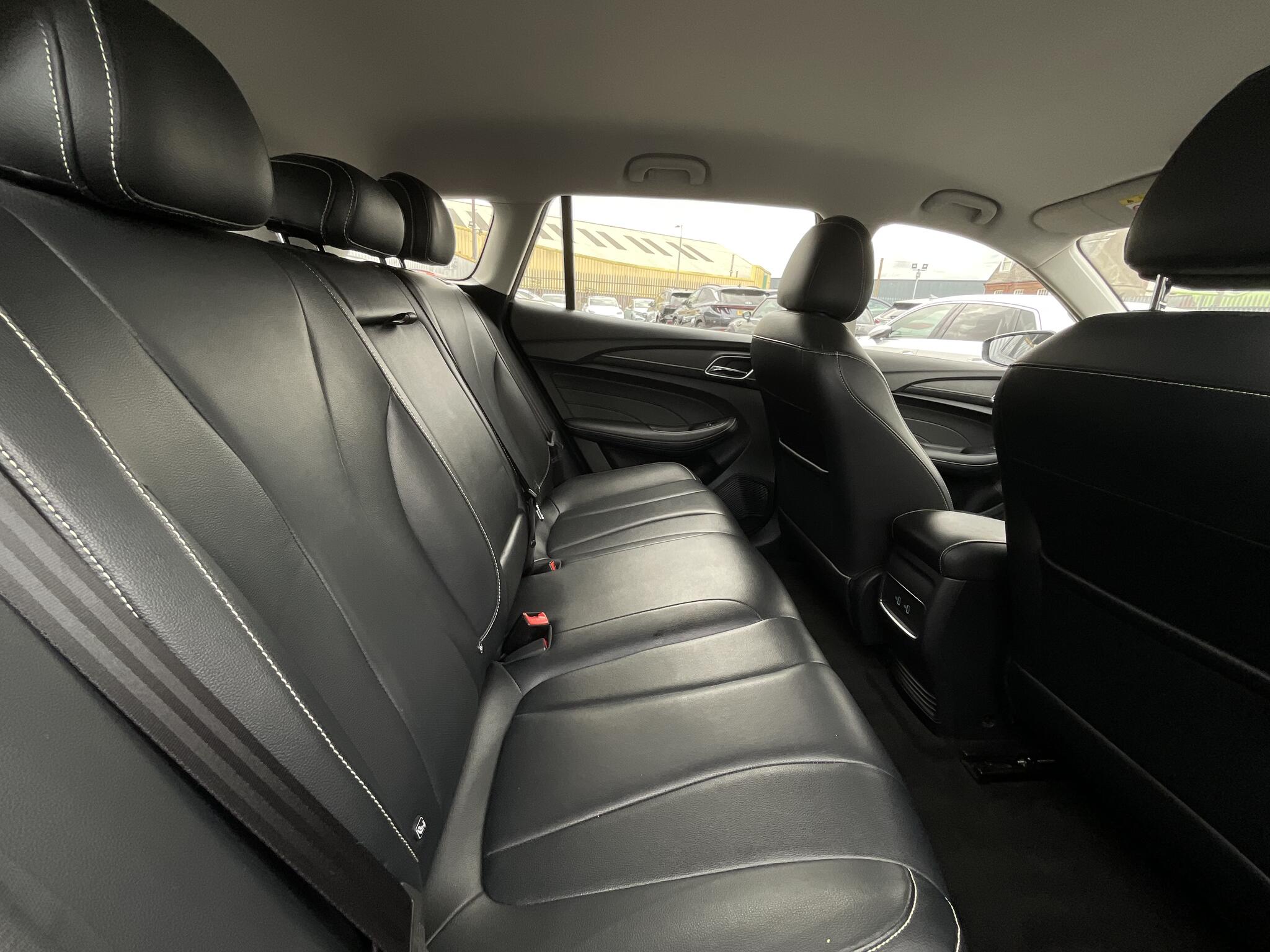 MG MG5 view 12