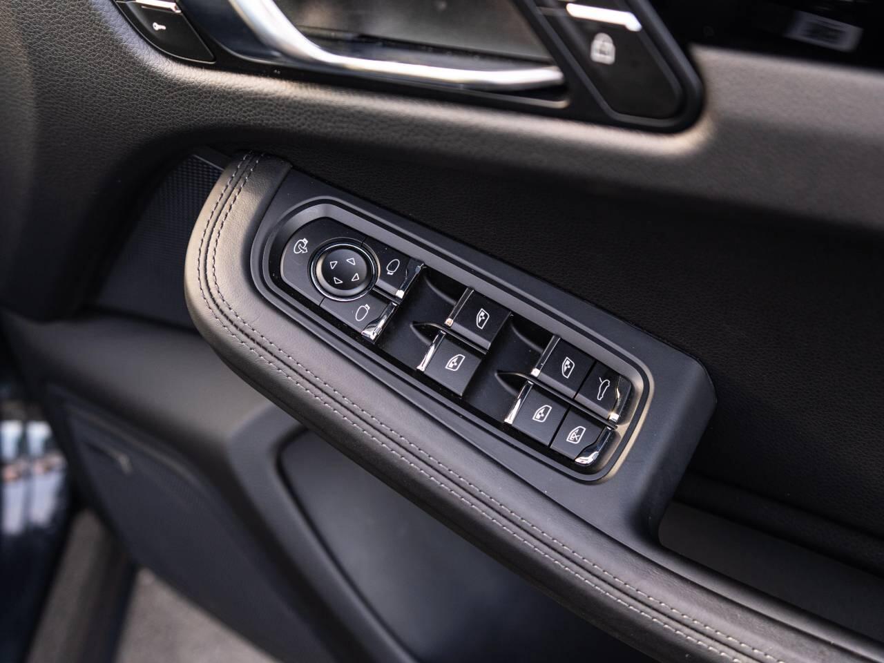 Porsche Macan view 27