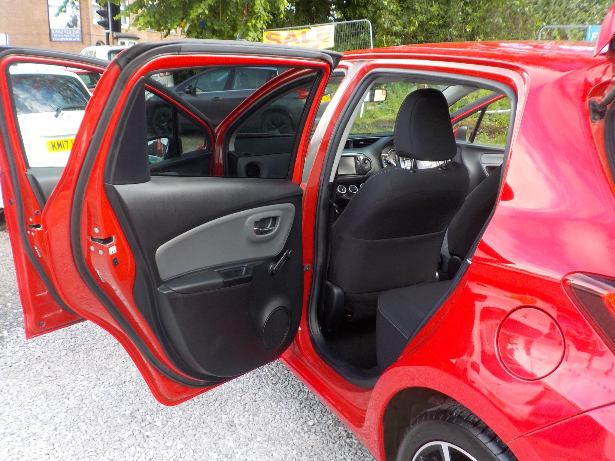 Toyota Yaris 1.33 Dual VVT-i Design Euro 6 5dr