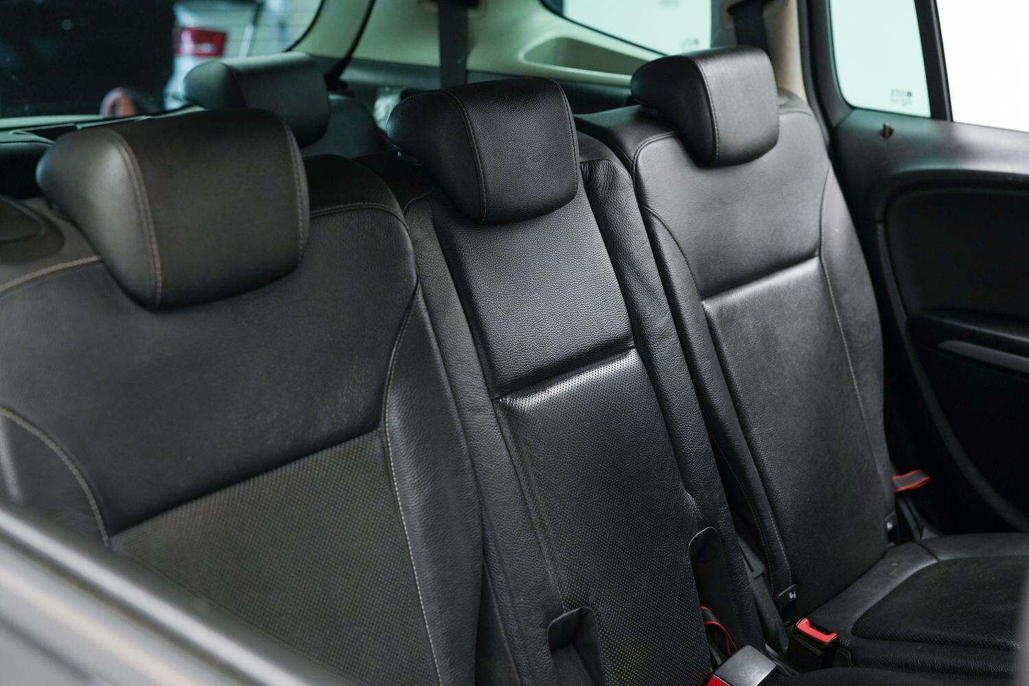 Vauxhall Zafira Tourer view 14