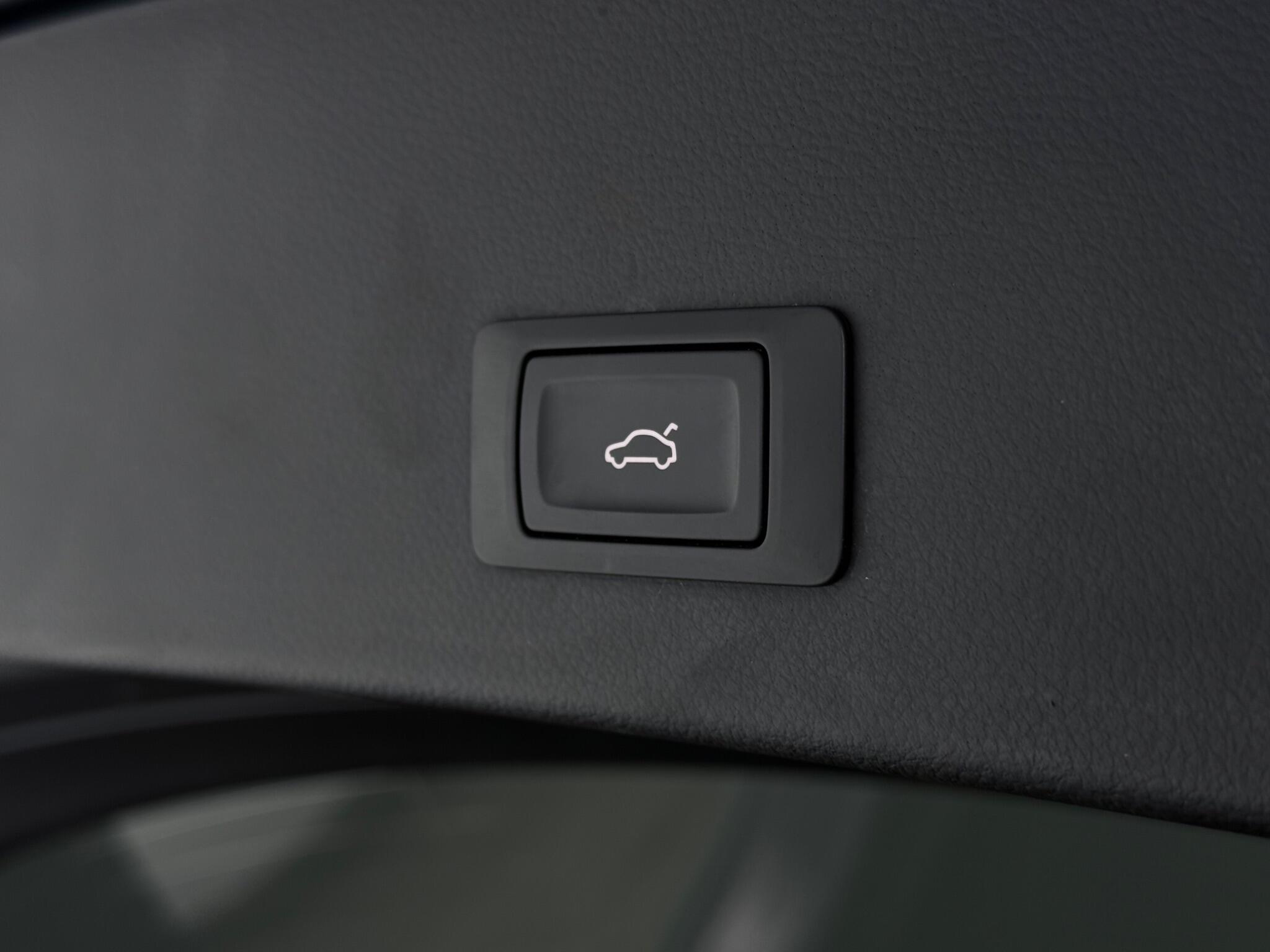 Audi A6 view 11