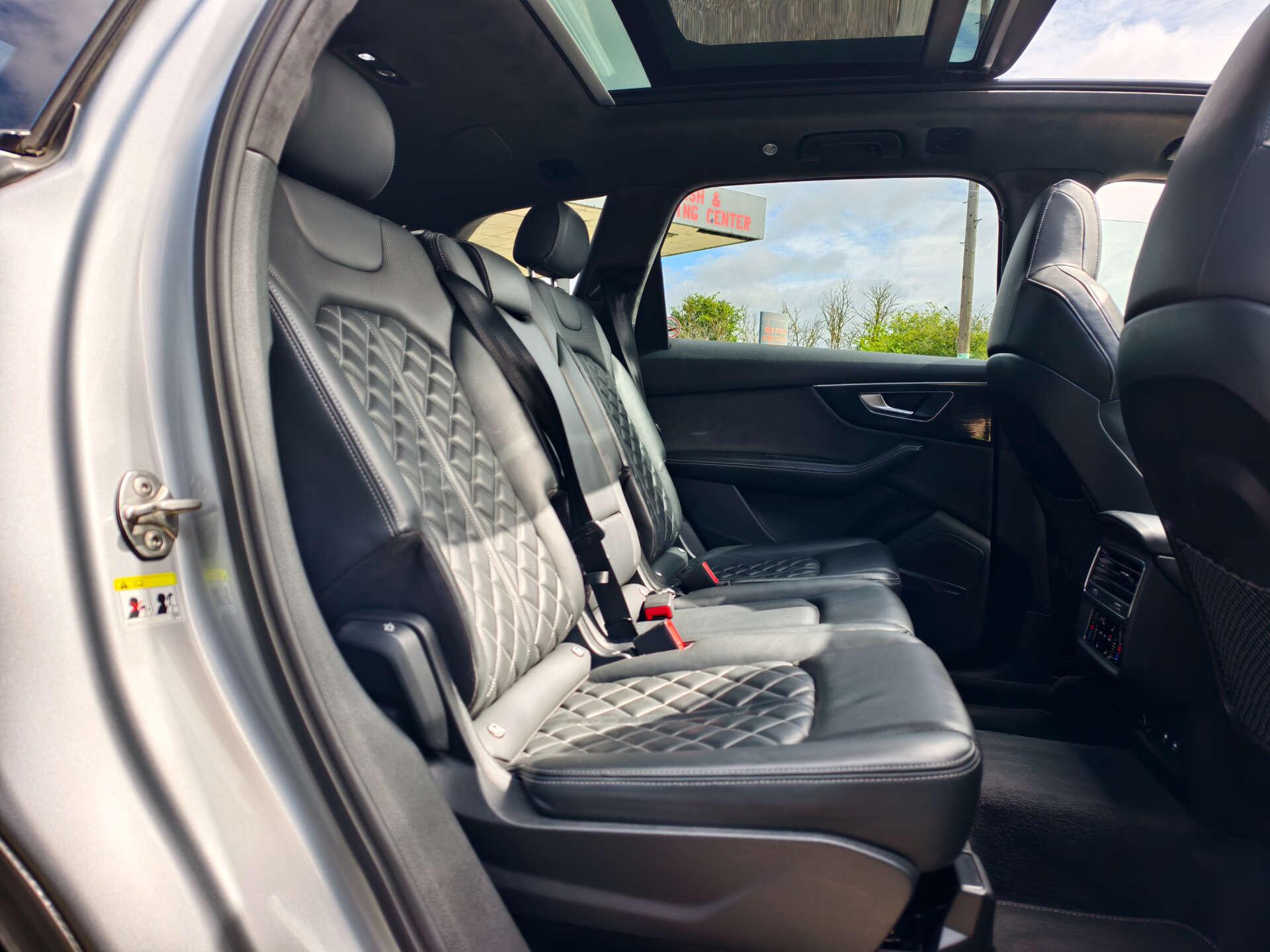 Audi SQ7 view 26