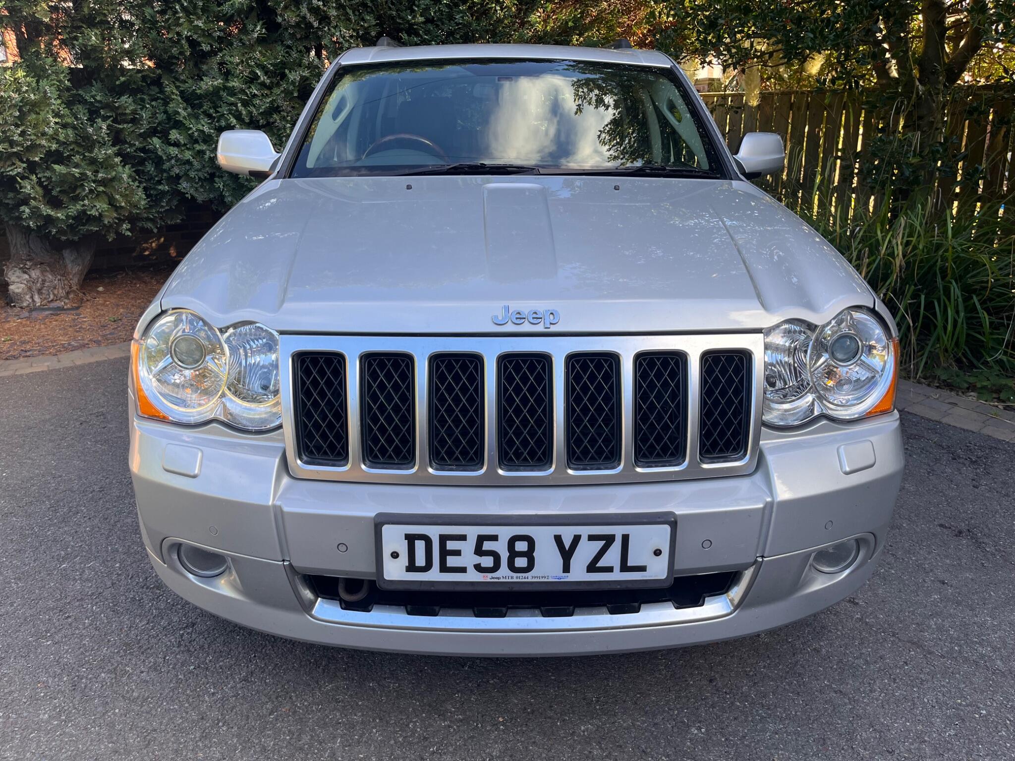 Jeep Grand Cherokee view 20