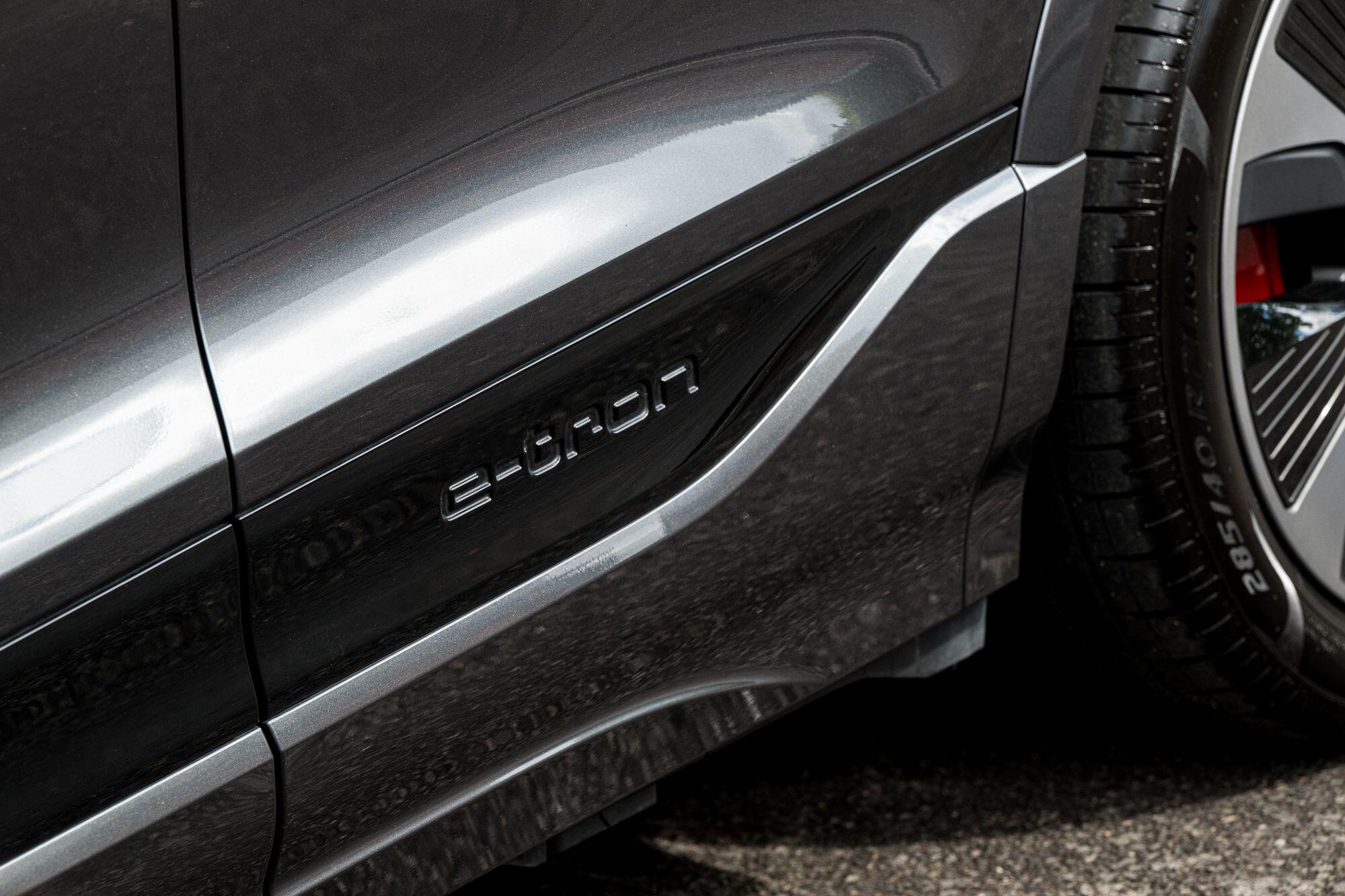 Audi SQ6 E-Tron view 18