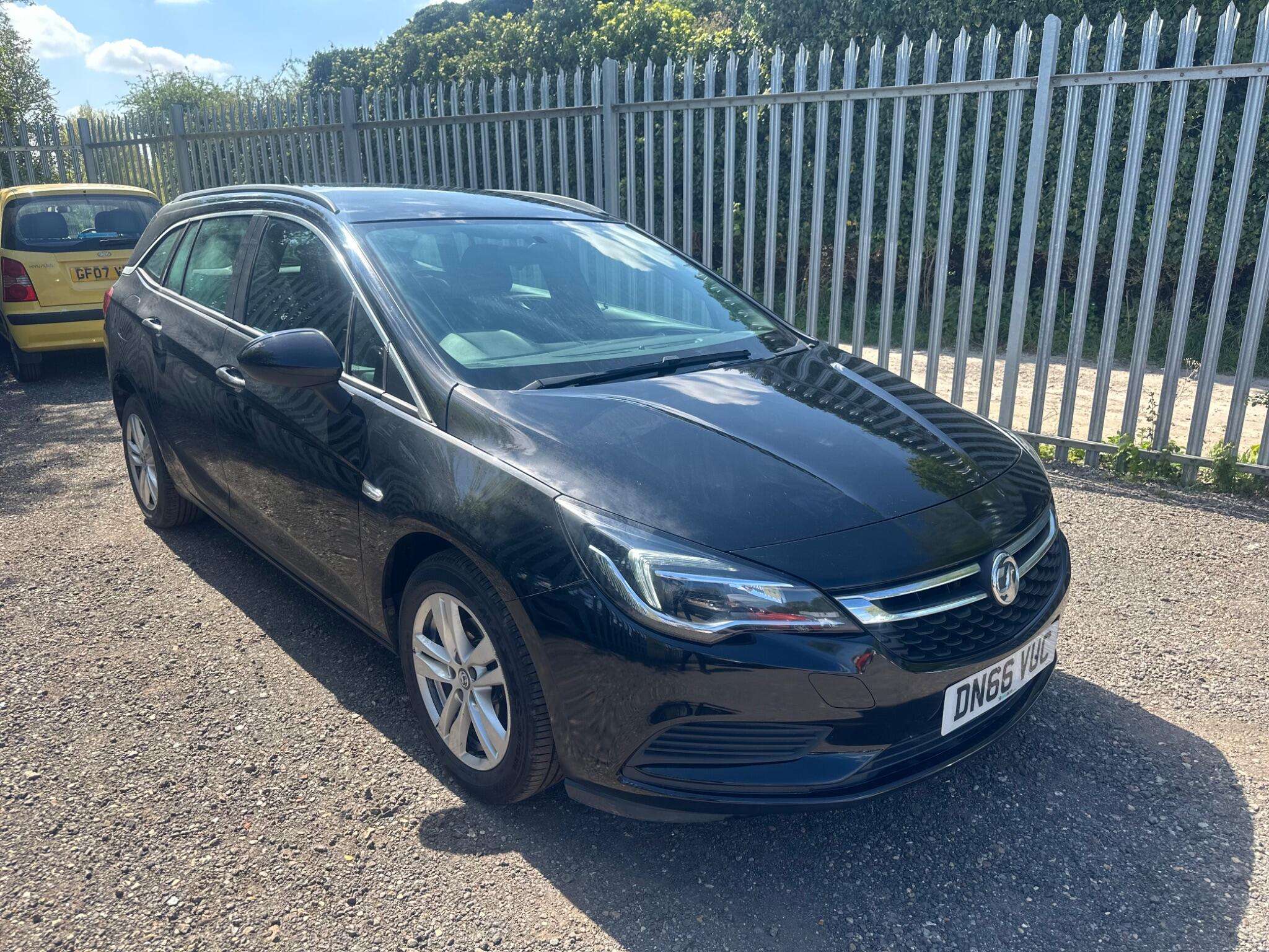 2016 Vauxhall Astra image 1