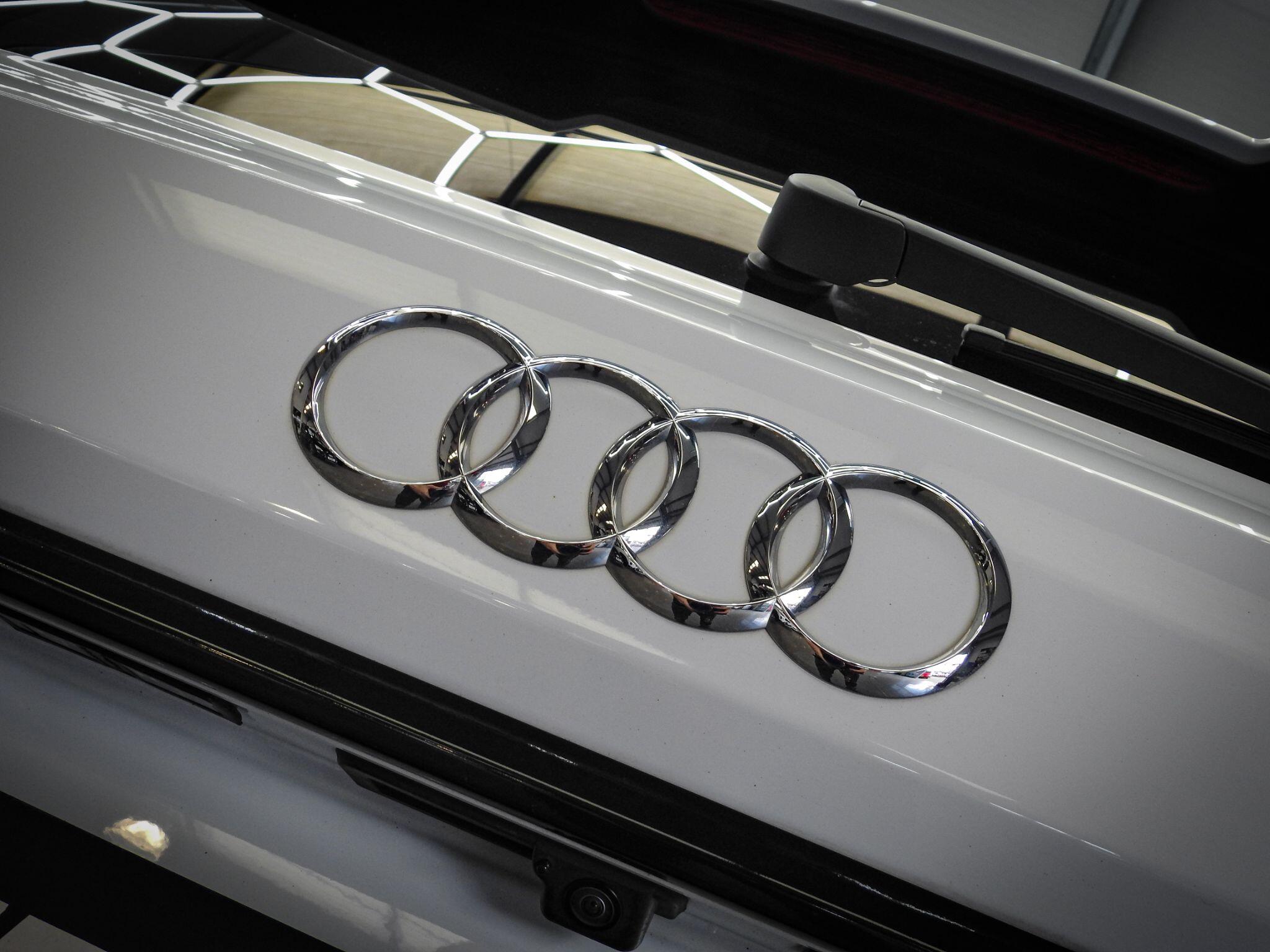 Audi SQ7 view 17