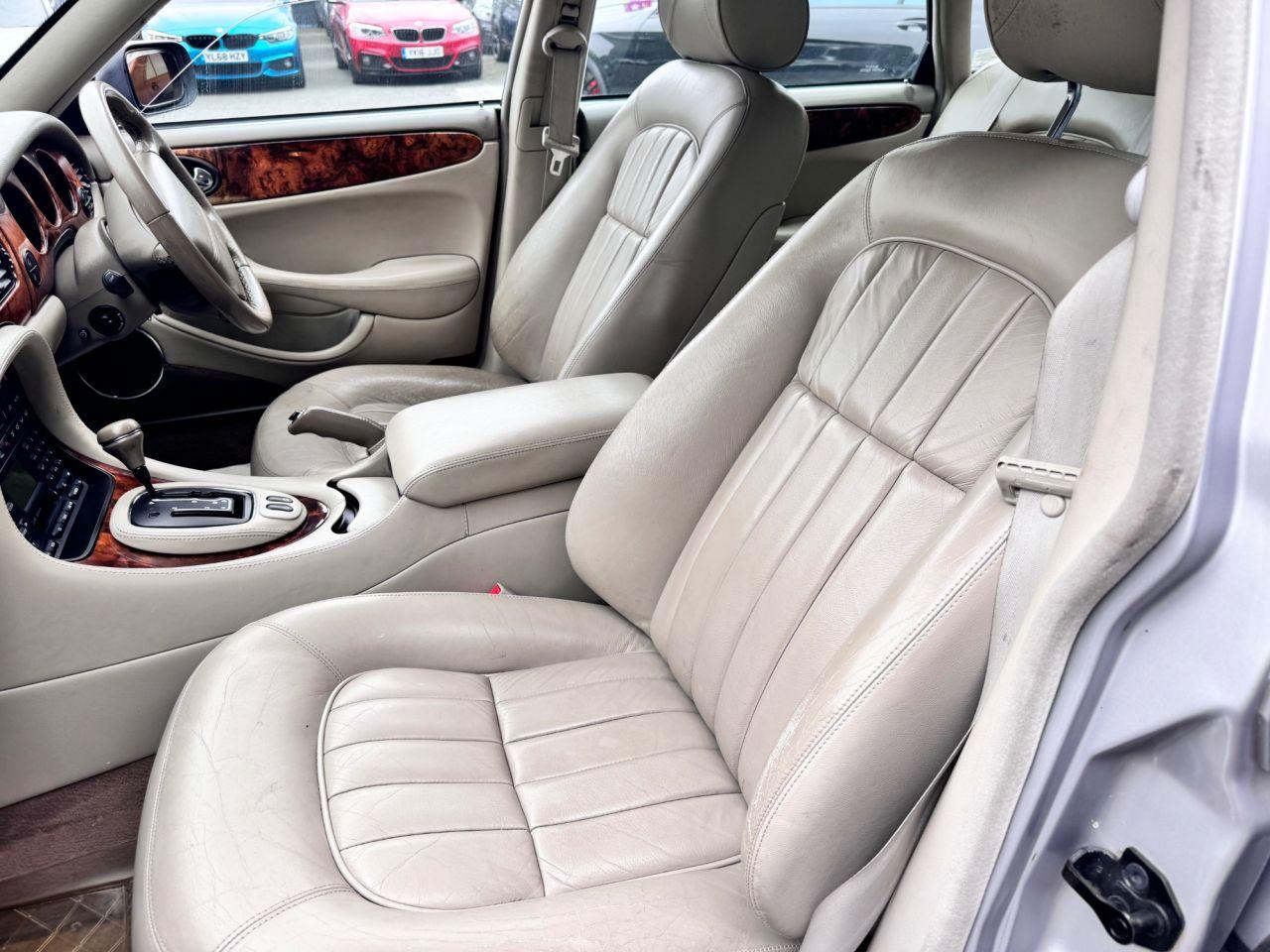 Jaguar XJ view 25