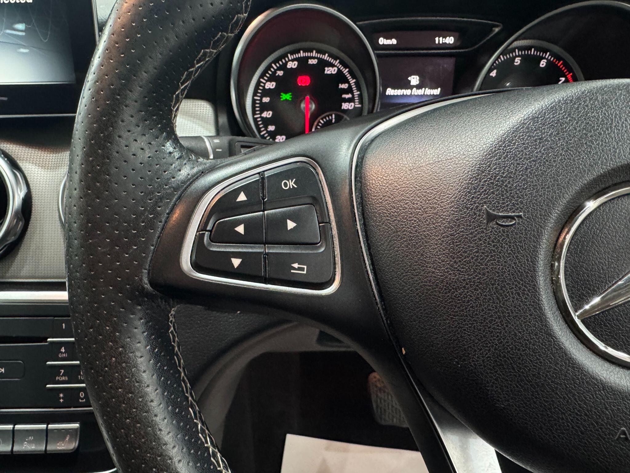 Mercedes-Benz GLA view 32