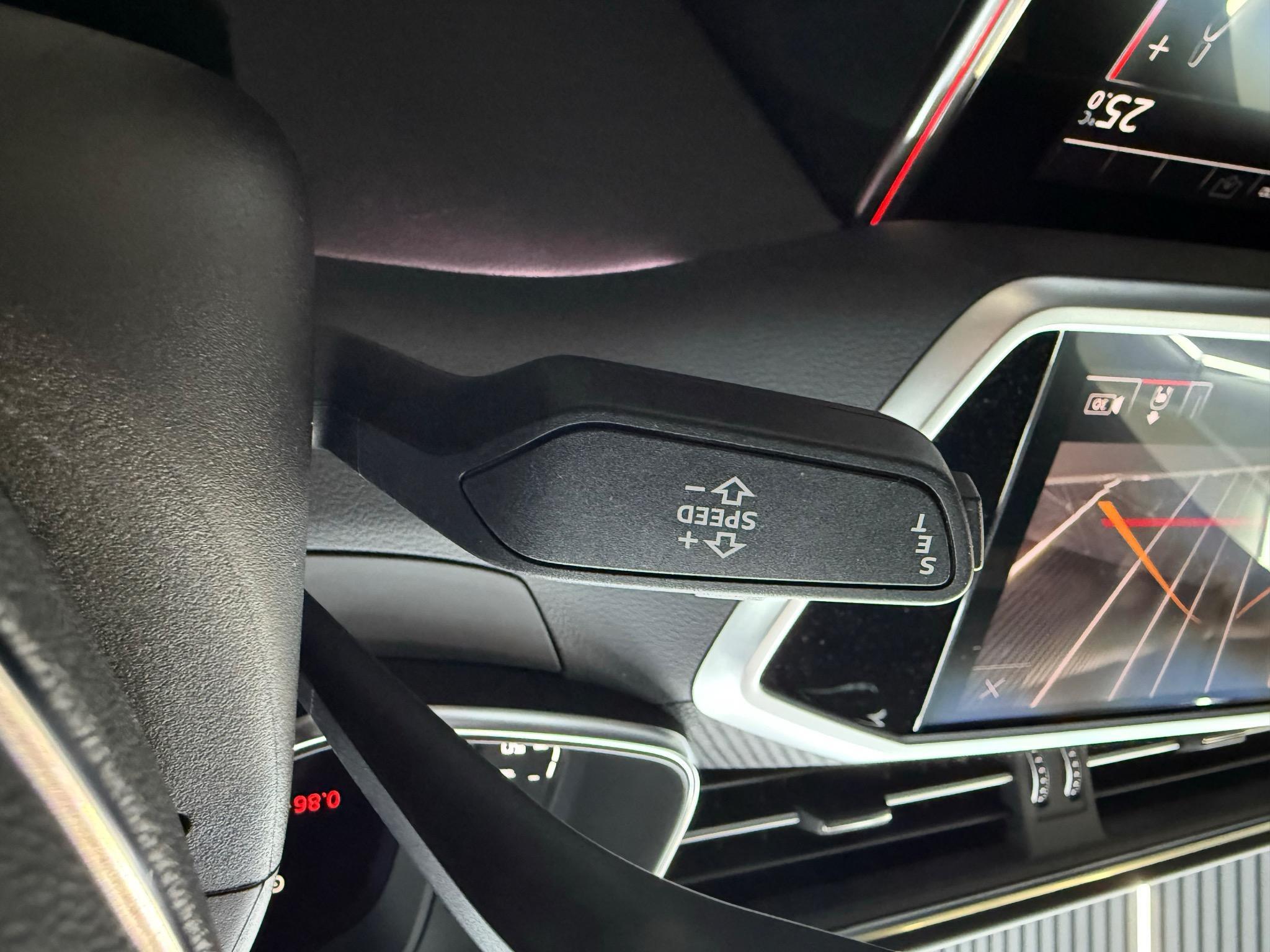 Audi RS6 Avant view 25
