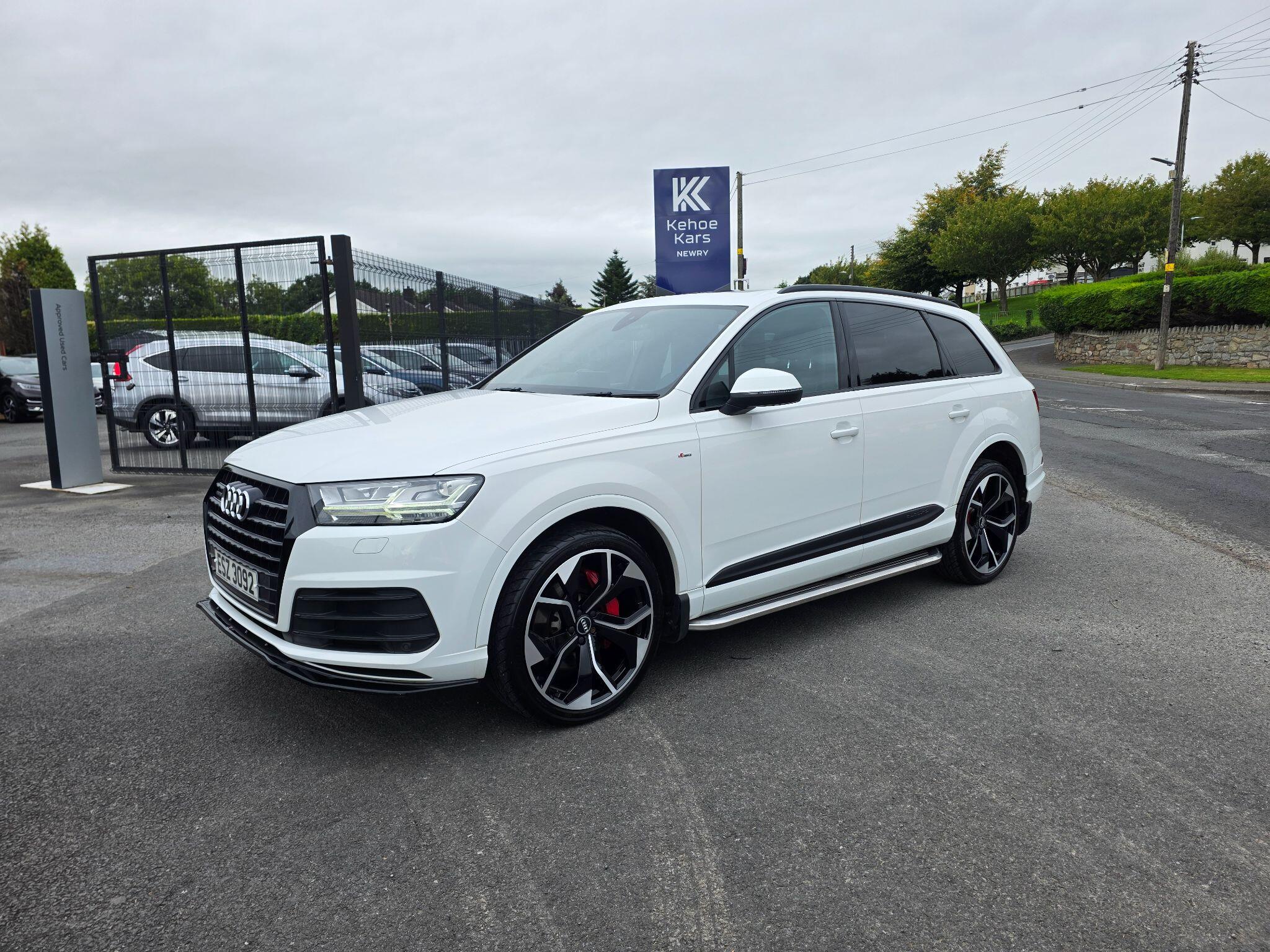 Audi Q7 view 4