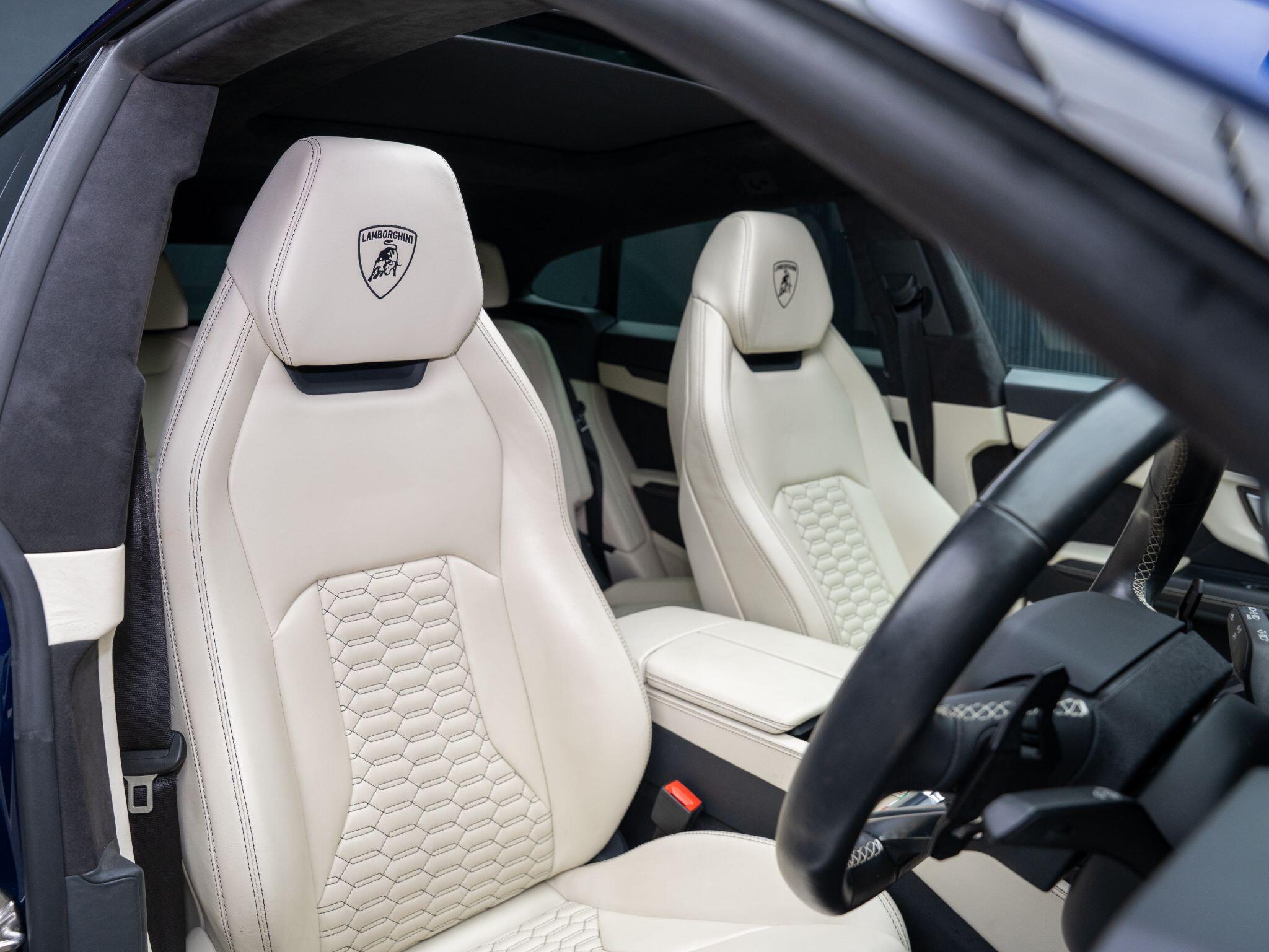 Lamborghini Urus view 2