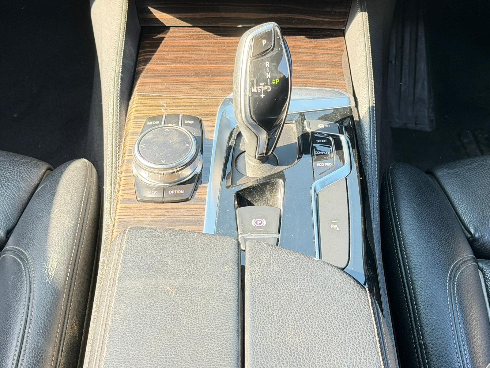 BMW 5 Series view 25