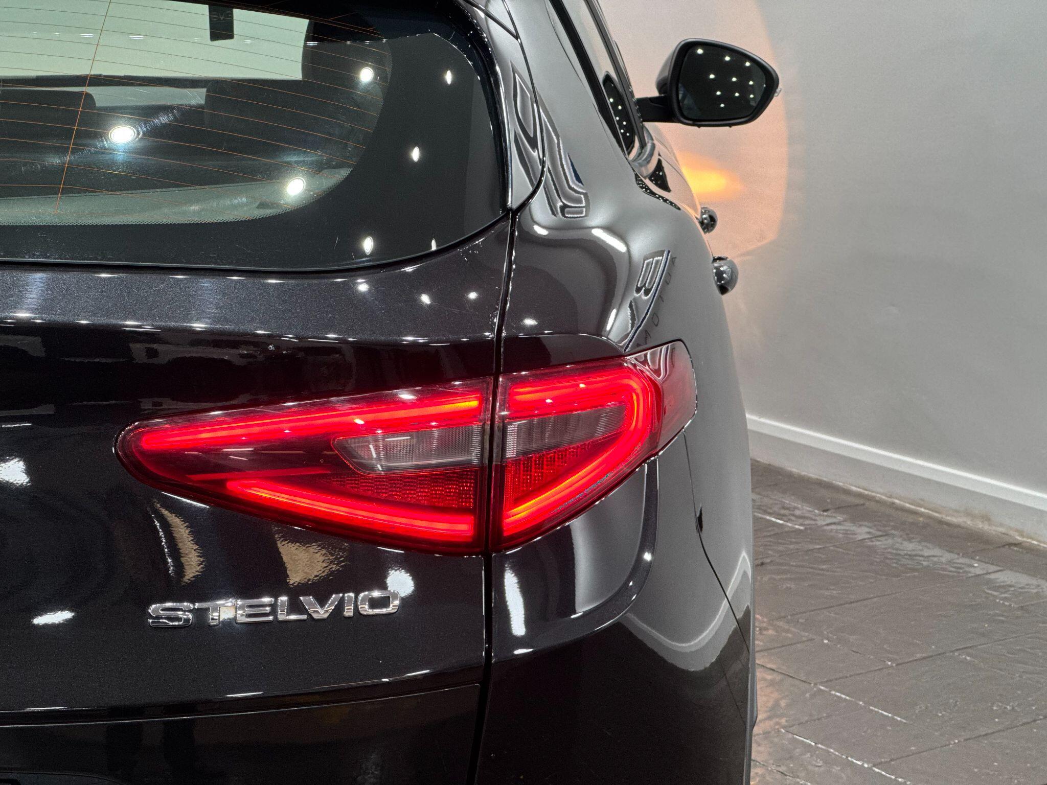 Alfa Romeo Stelvio view 18
