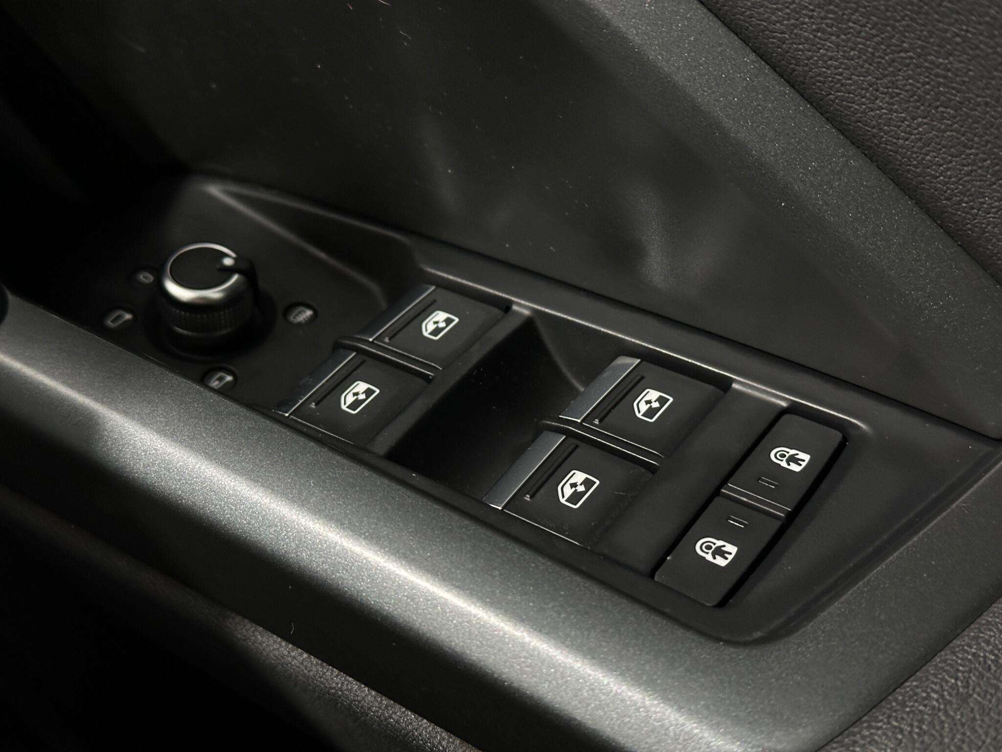 Audi Q3 view 19