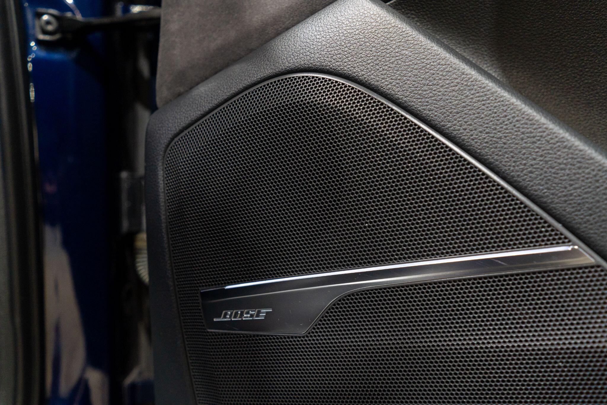 Audi SQ7 view 3