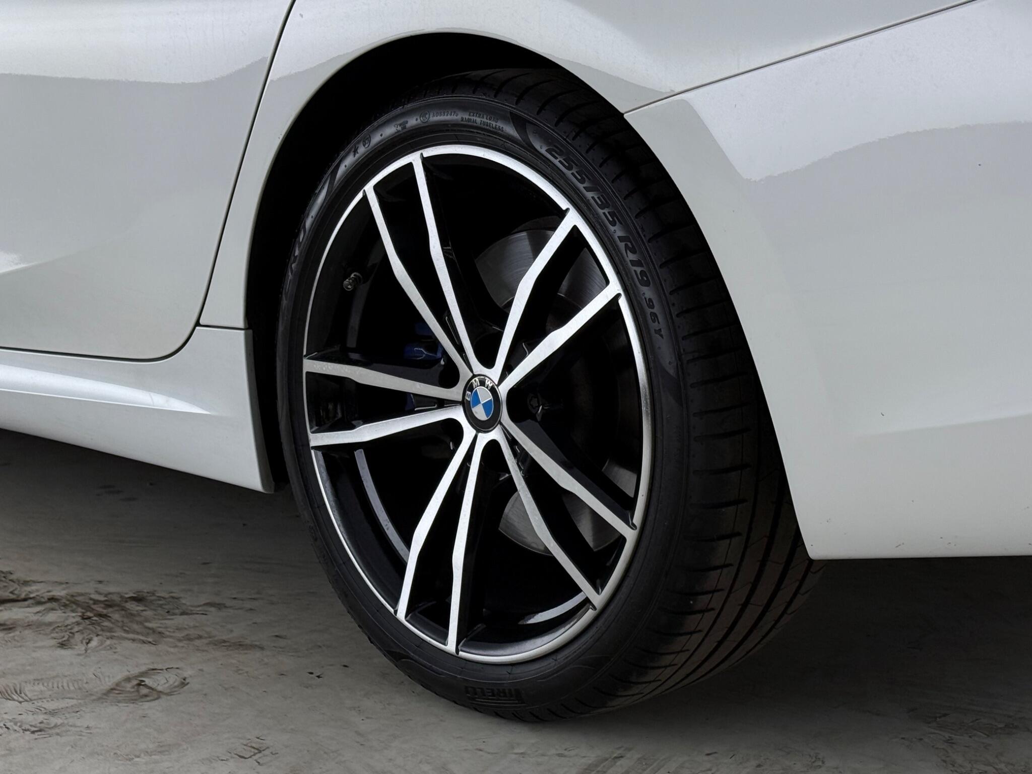 BMW 3 Series view 9